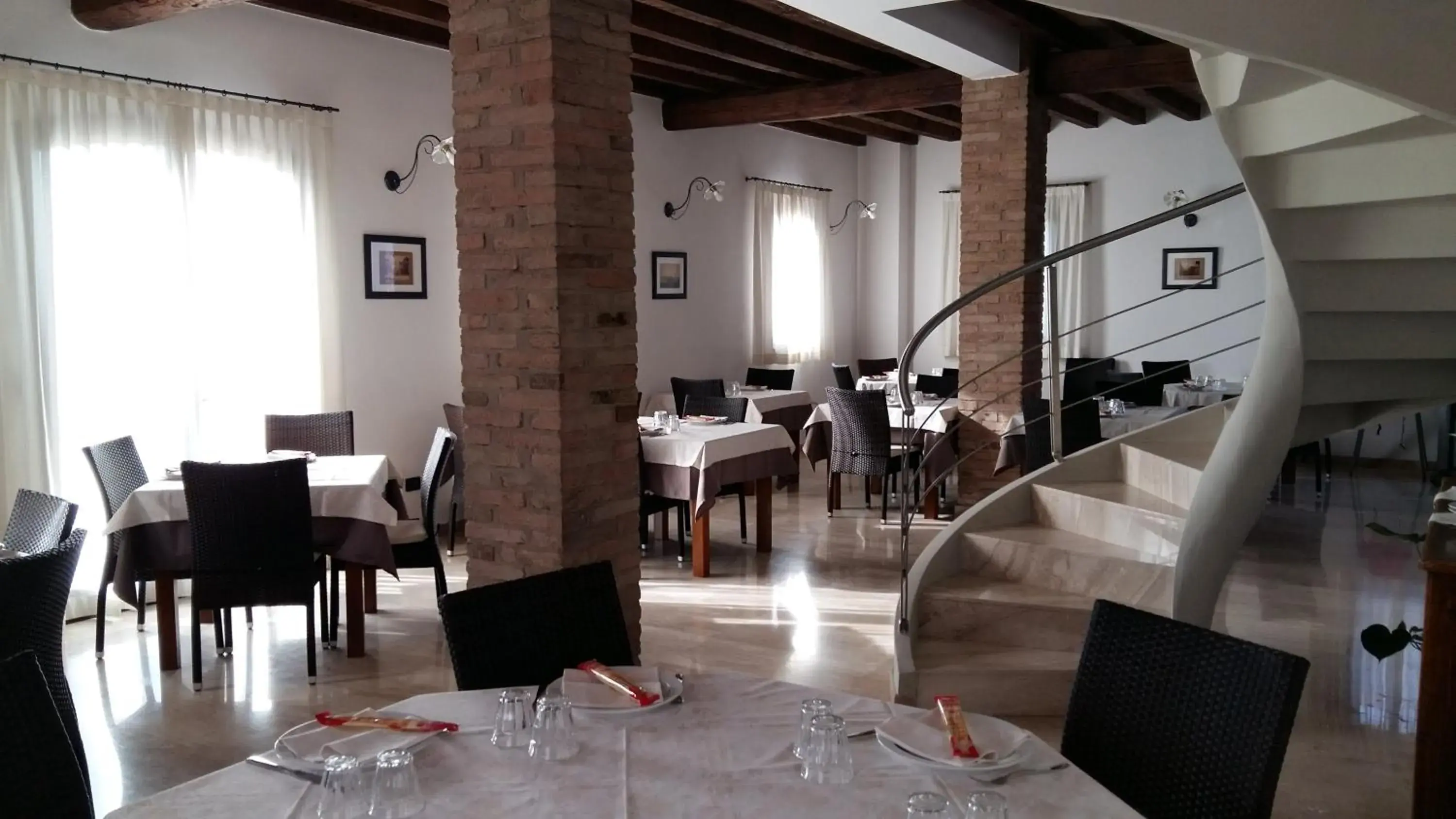 Restaurant/Places to Eat in Hotel La Vecchia Reggio