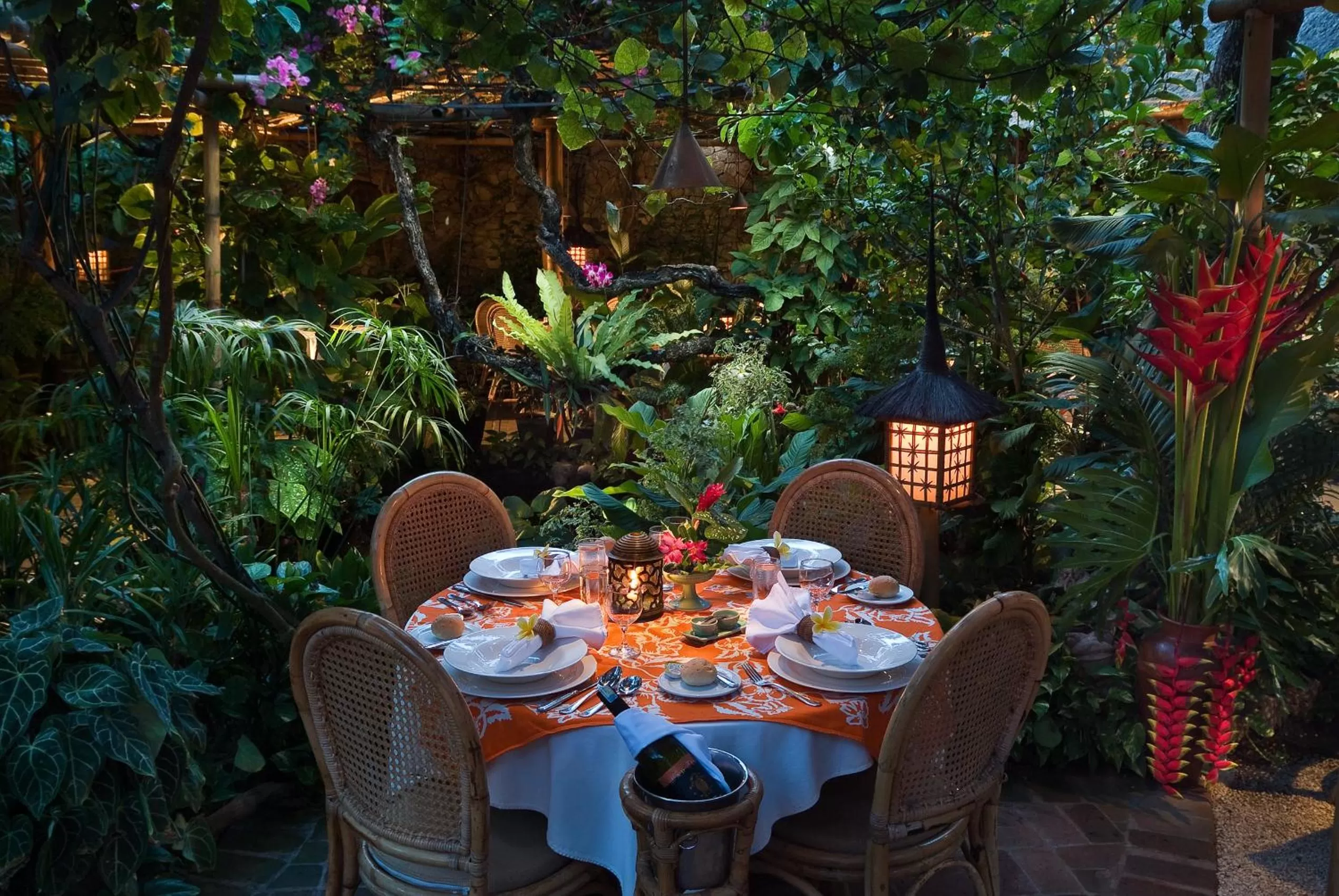 Restaurant/places to eat in Poppies Bali