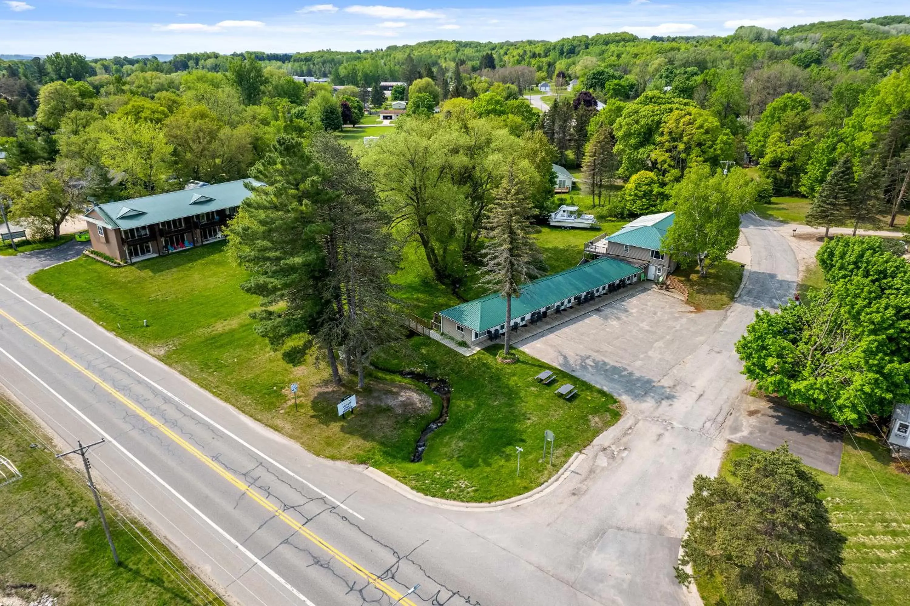 Property building, Bird's-eye View in South Arm Retreats