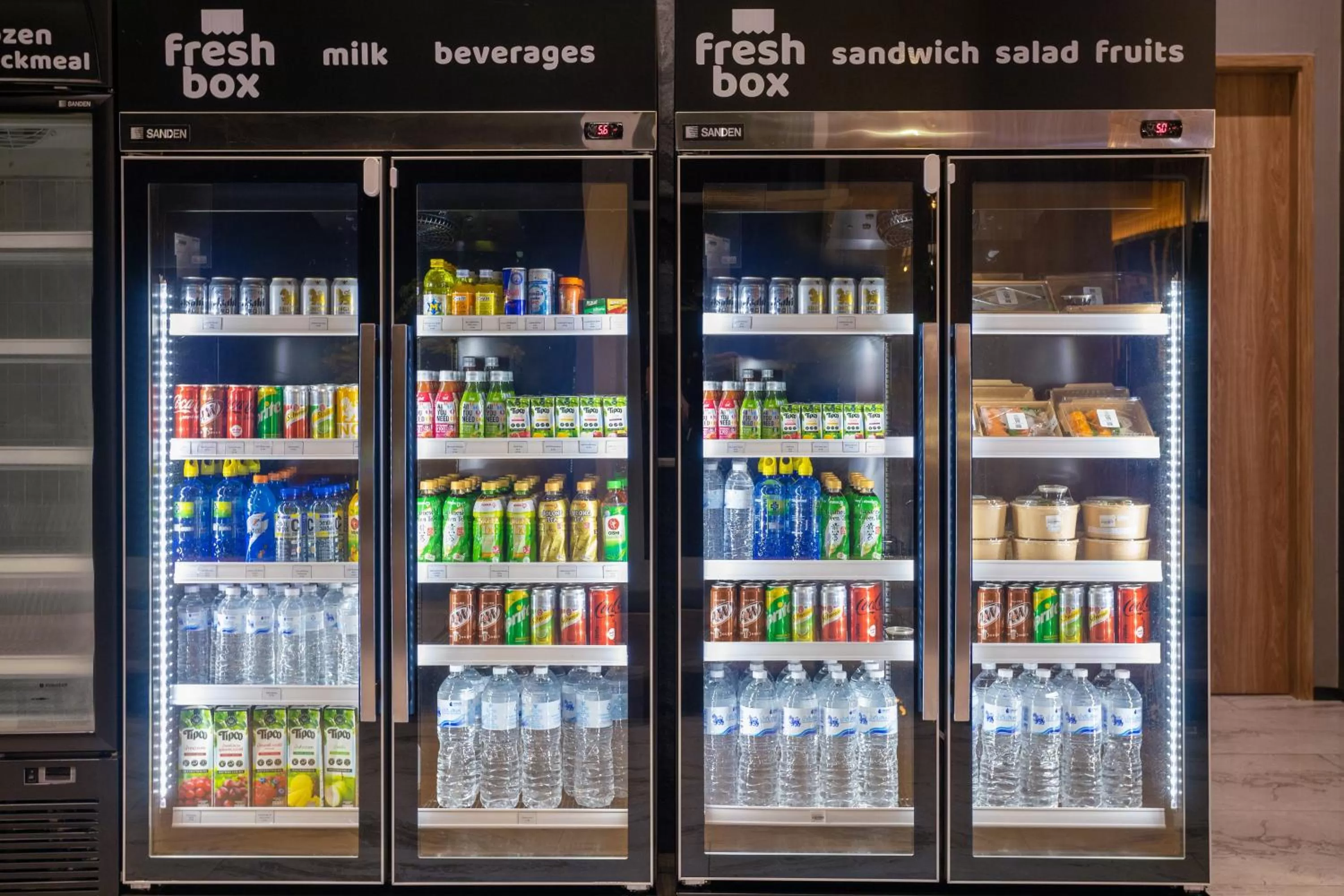 Food and drinks in Wyndham Bangkok Queen Convention Centre