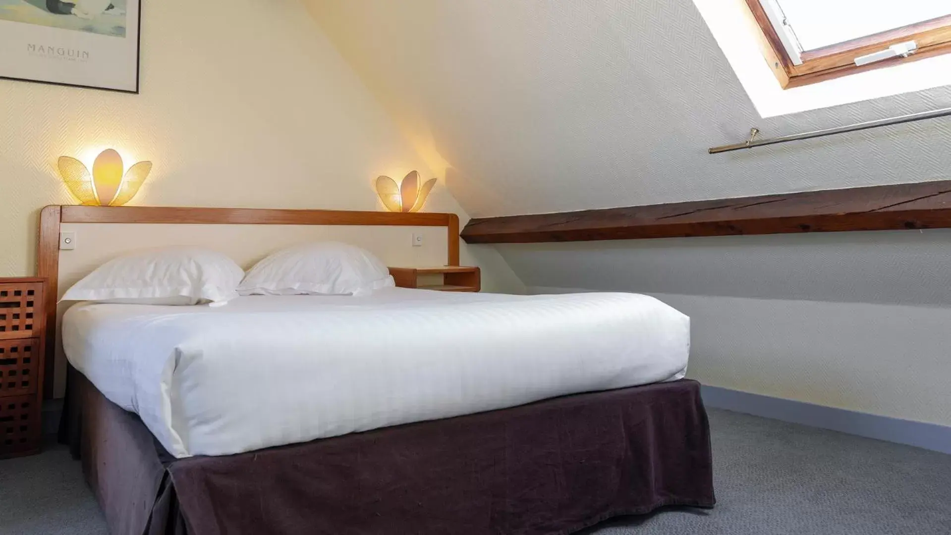 Bed in Grand Hôtel Bénodet Les Bains de Mer Riviera Bretonne