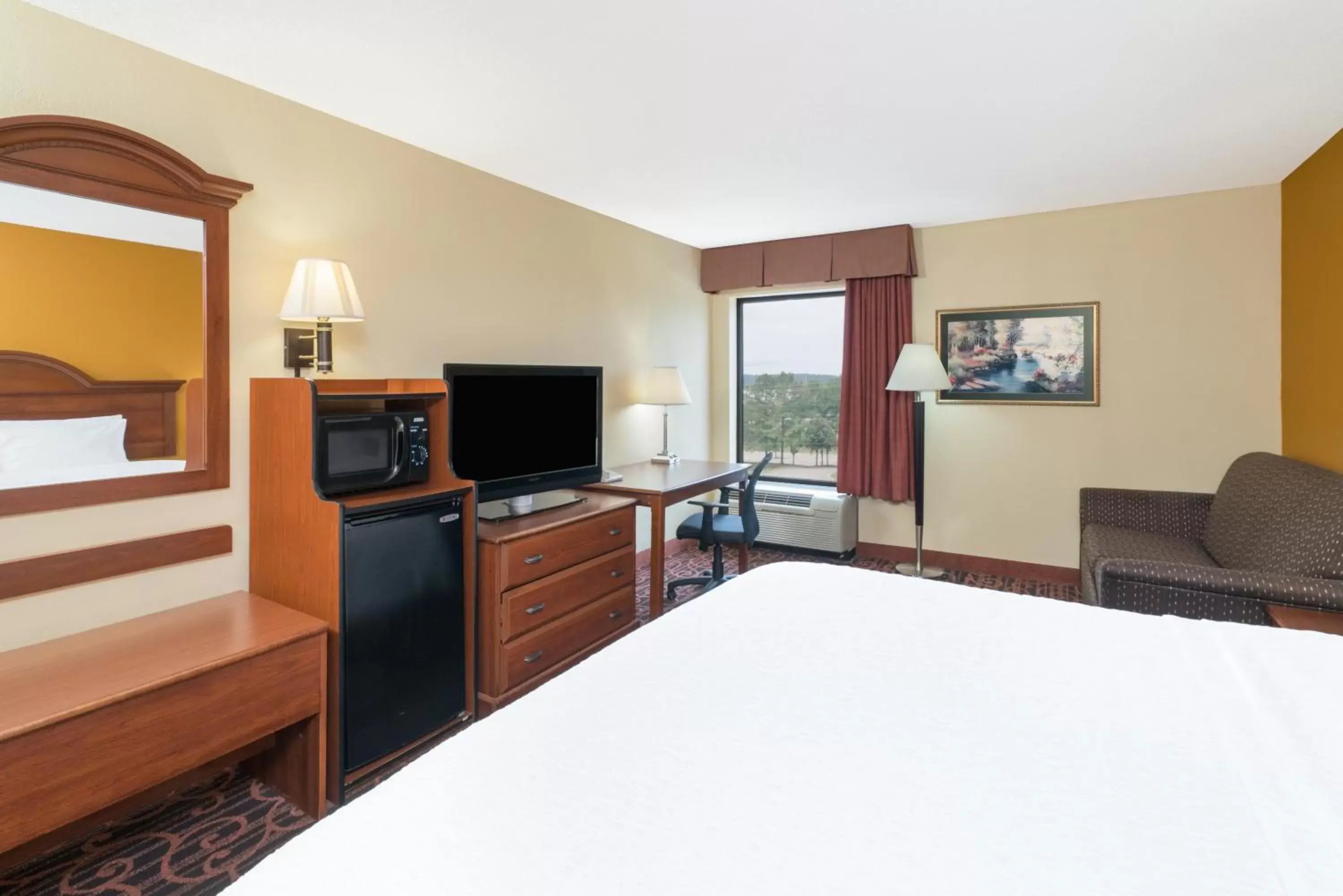 TV/Entertainment Center in Hamilton Inn Birmingham-Bessemer