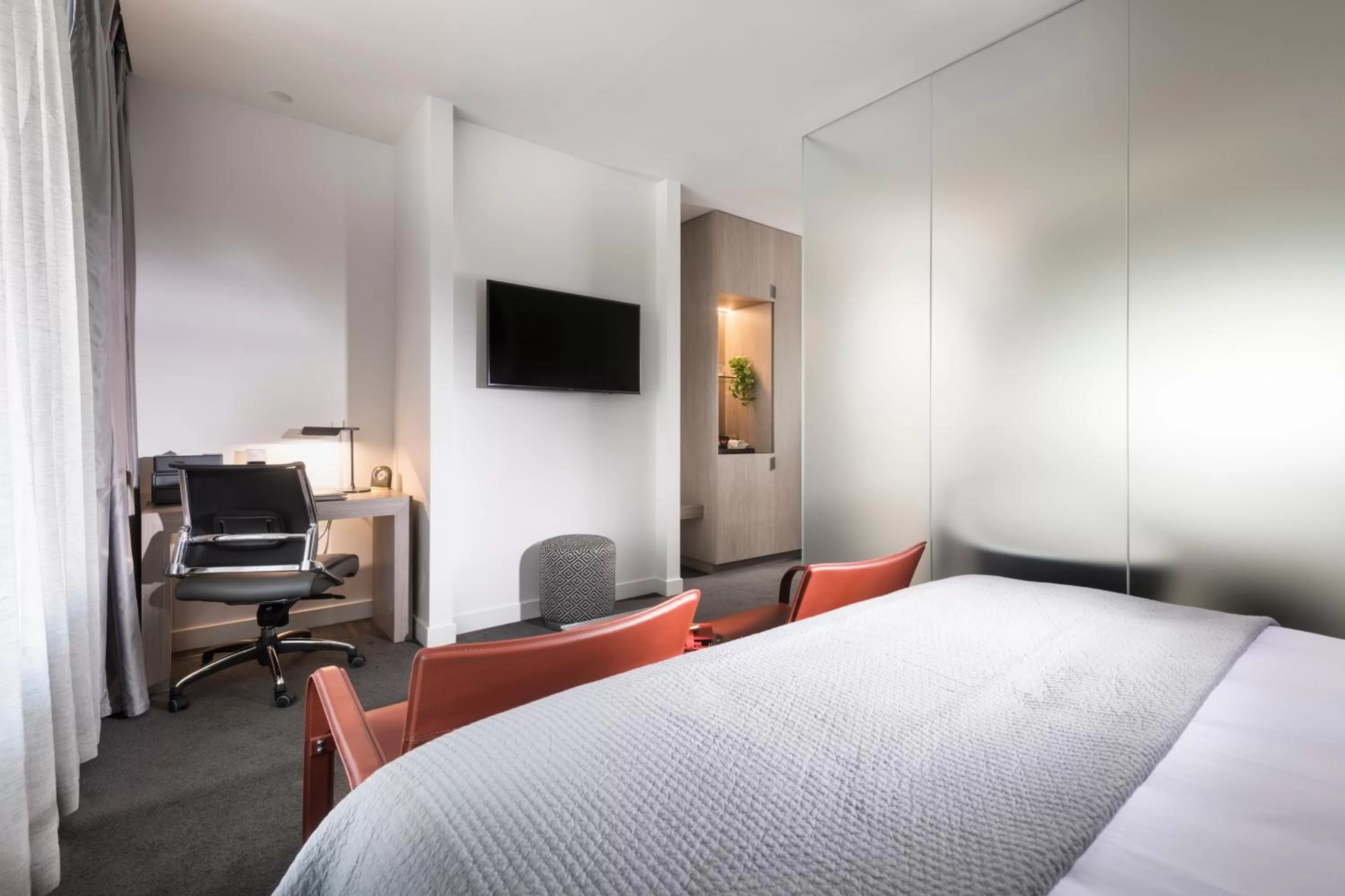 Photo of the whole room, Bed in The Melbourne Hotel