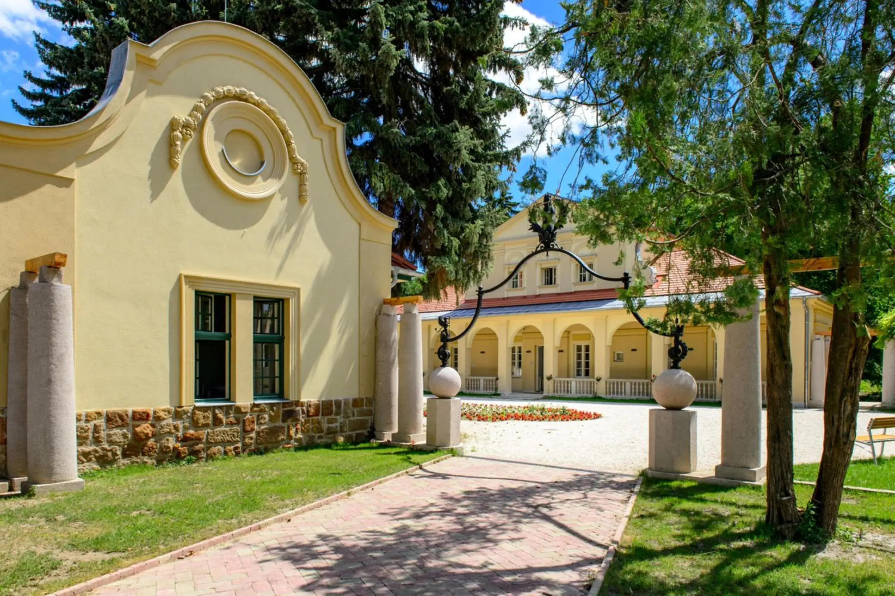 Property Building in Klebelsberg Kastely