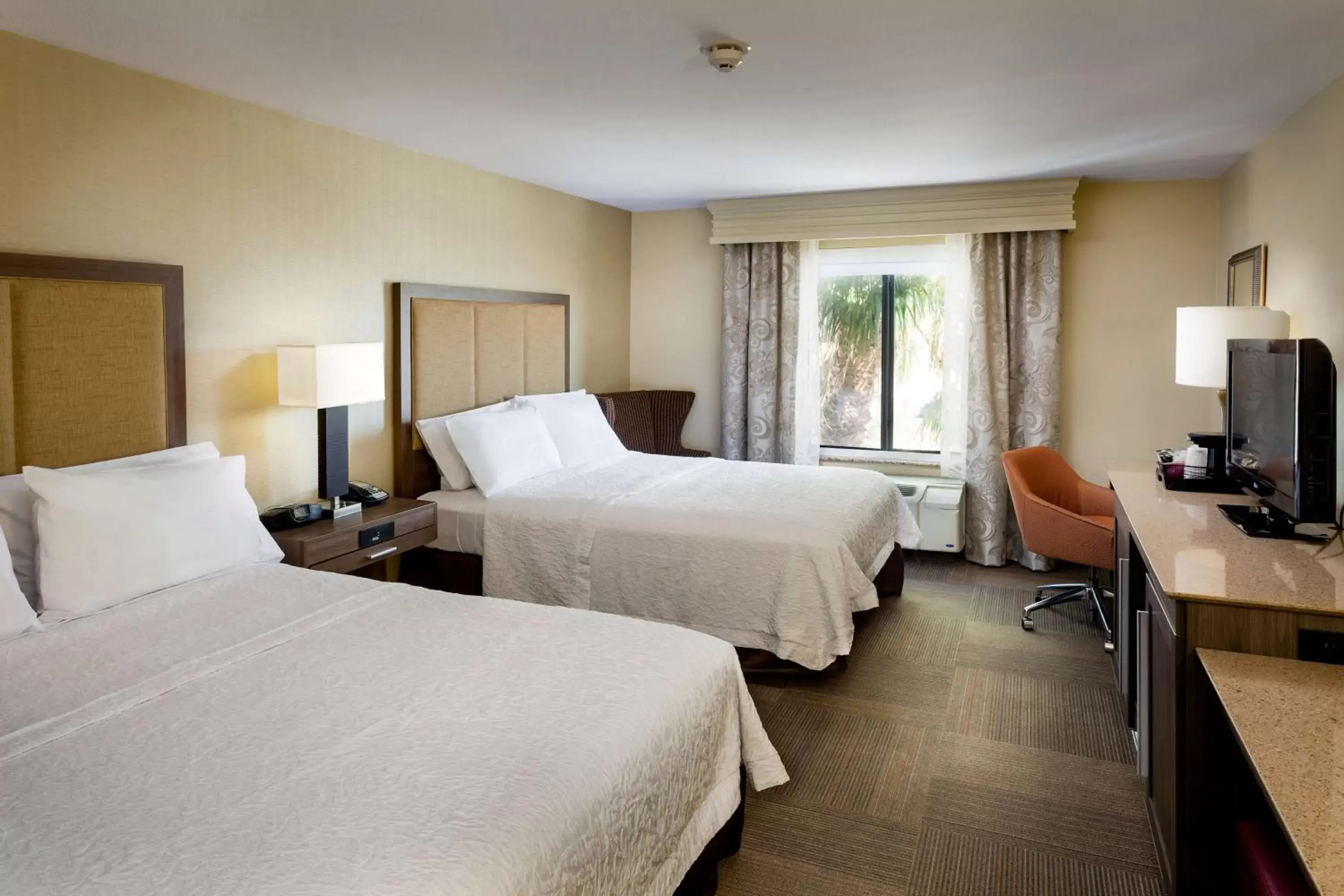 Bed in Hampton Inn & Suites Las Vegas-Red Rock/Summerlin