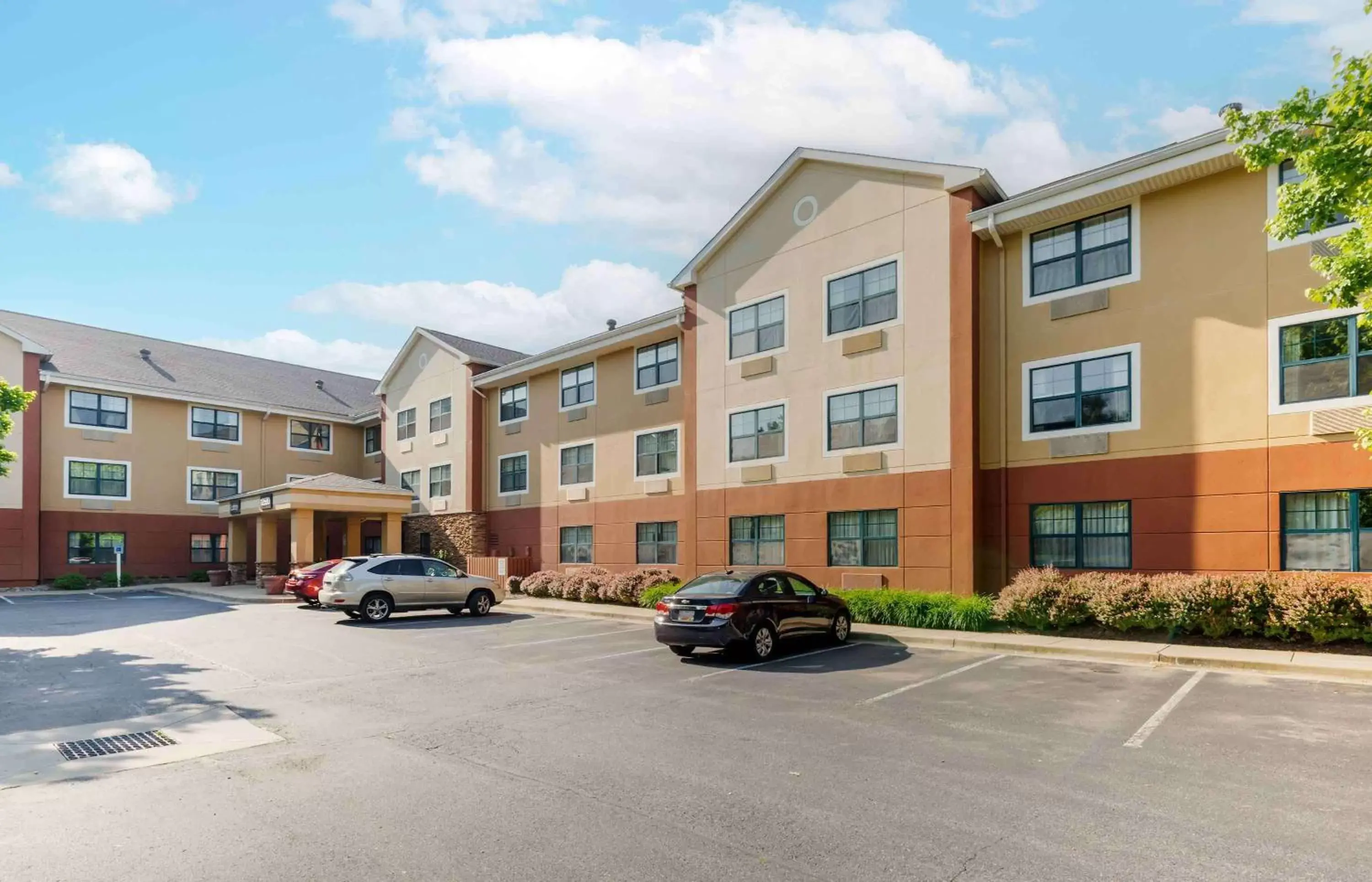 Property Building in Extended Stay America Suites - Washington, DC - Germantown - Milestone