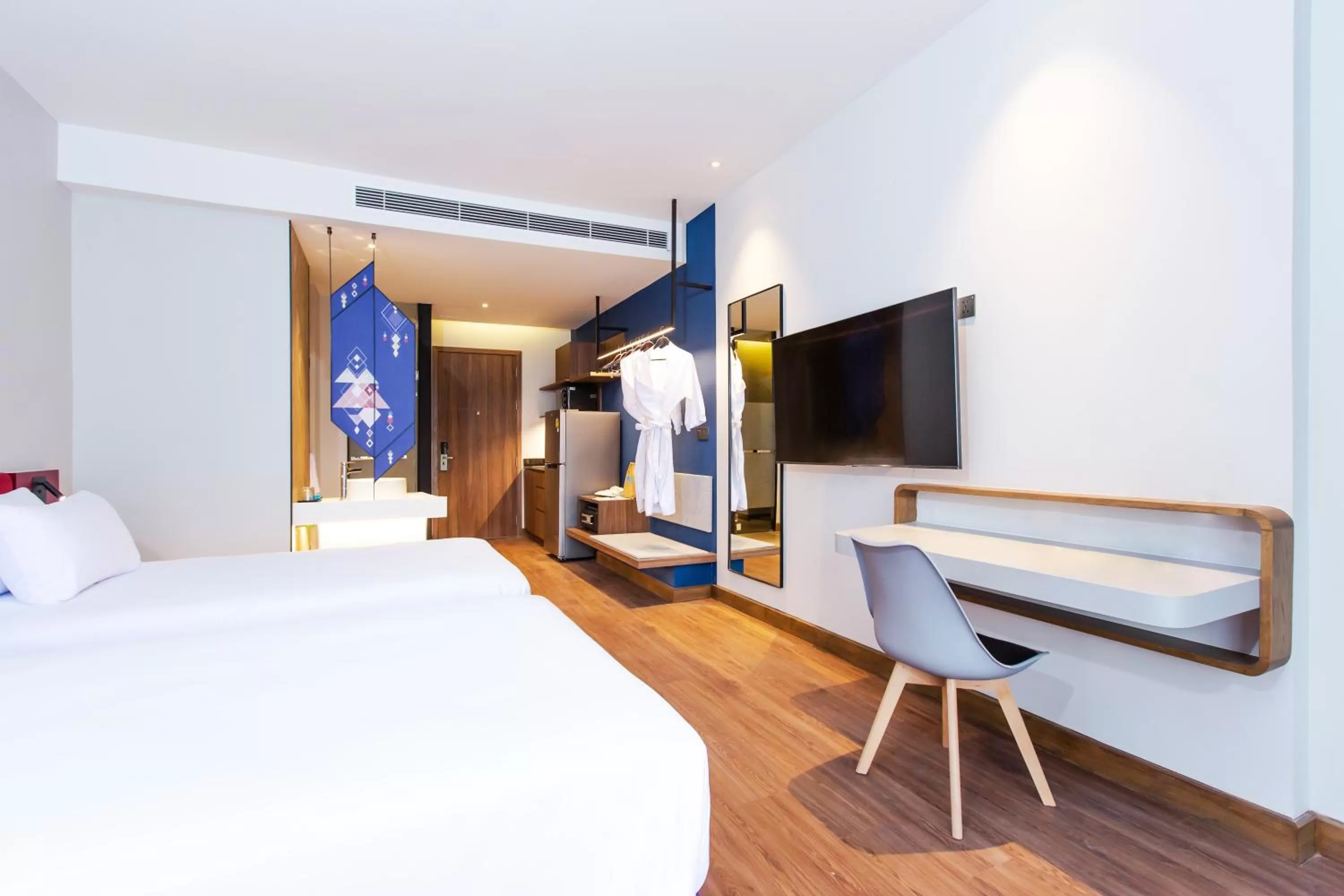 Photo of the whole room, Bed in Centara Life Hotel Bangkok Phra Nakhon