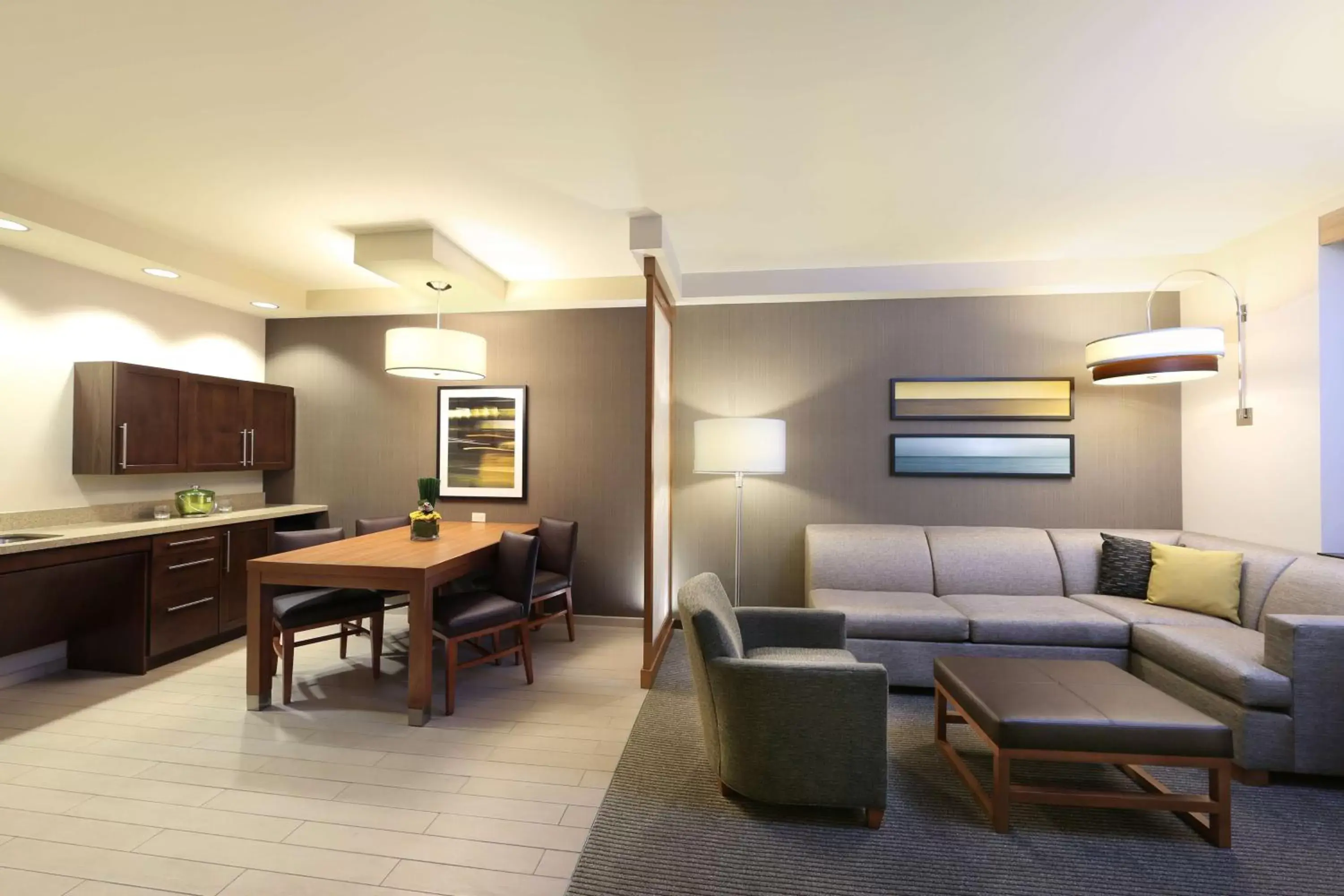 Photo of the whole room, Seating Area in Hyatt Place Flushing/LGA Airport
