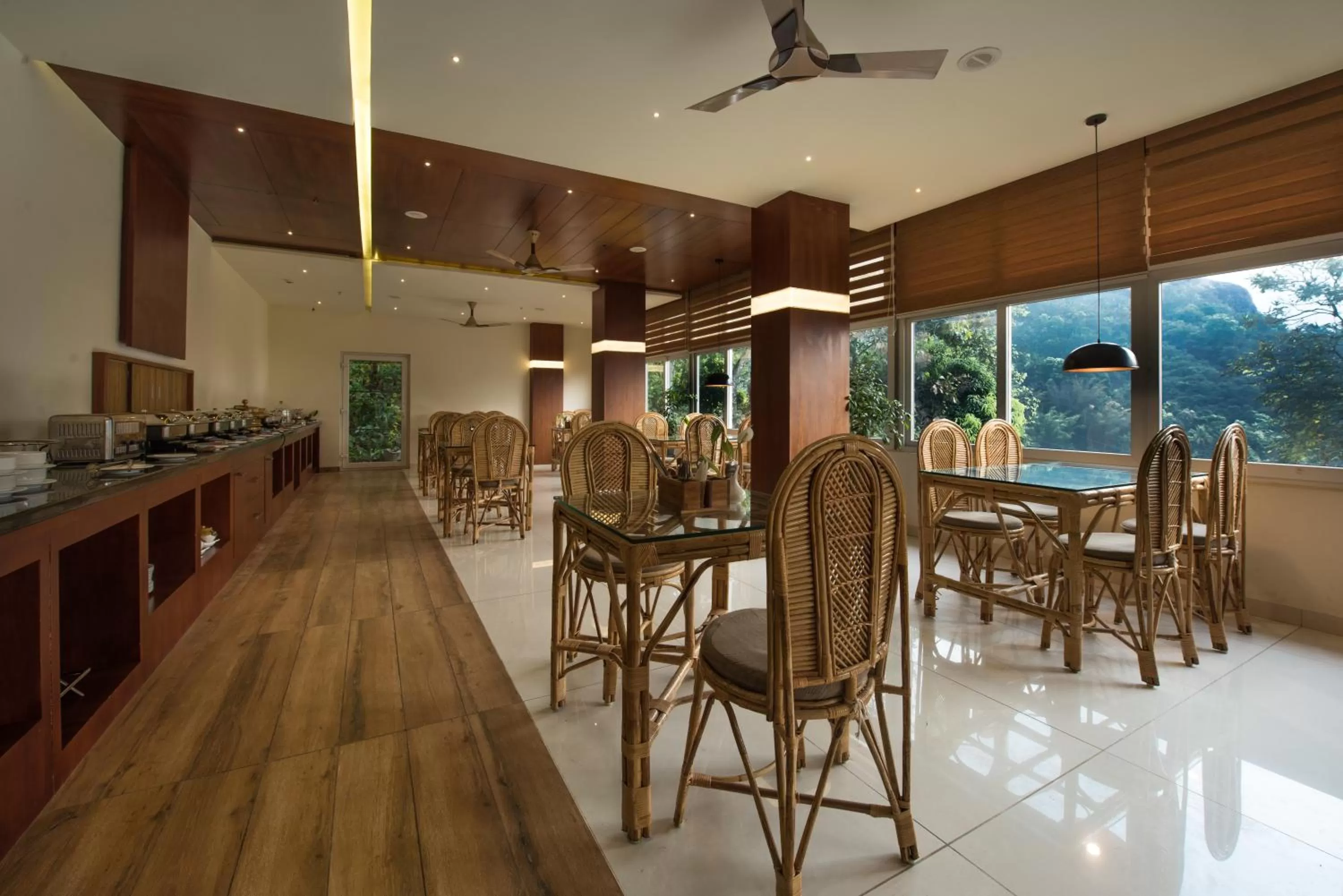 Restaurant/places to eat in Trivers Resort Munnar