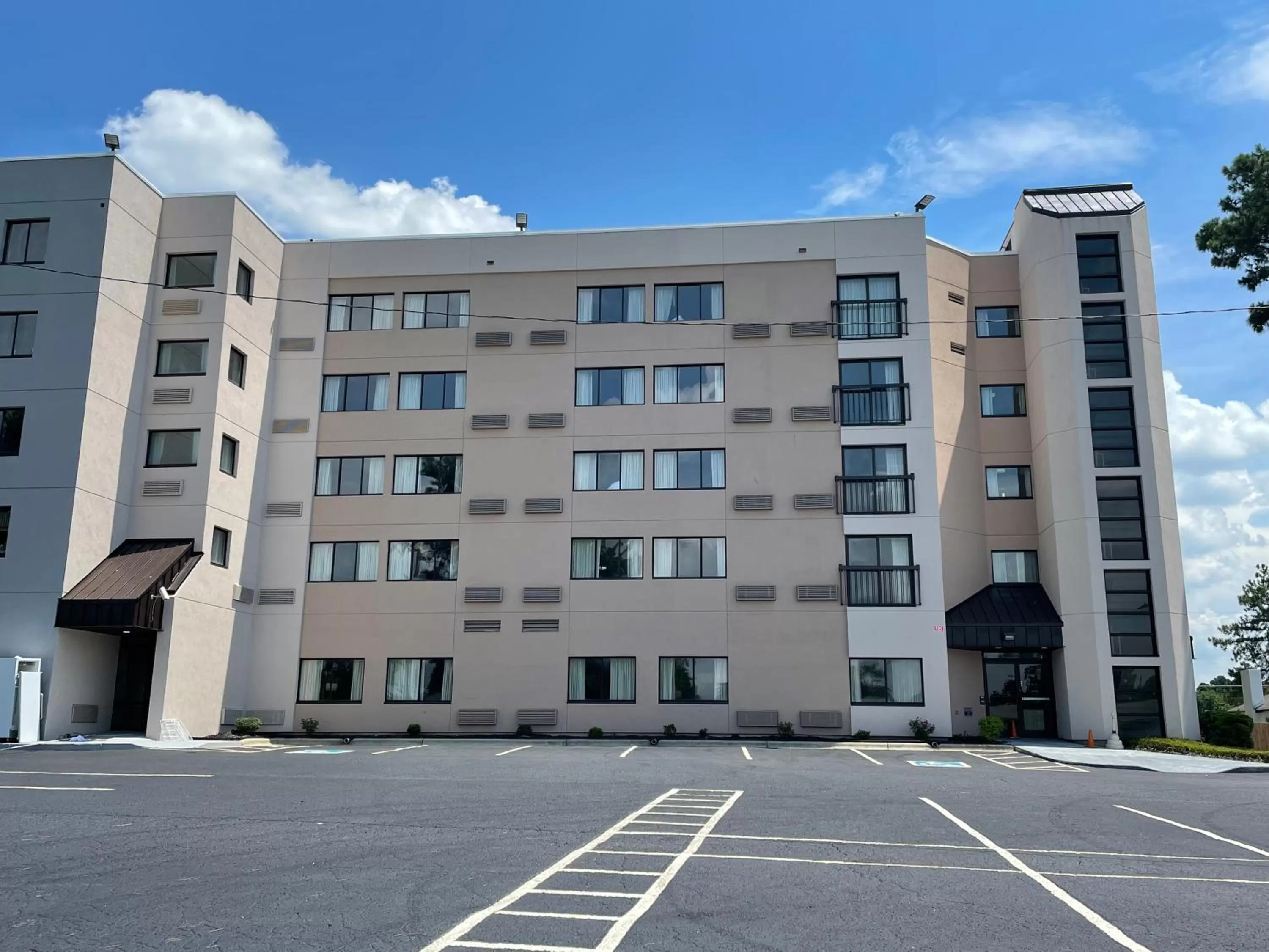 Property building in Comfort Inn & Suites Spring Lake - Fayetteville near Fort Bragg