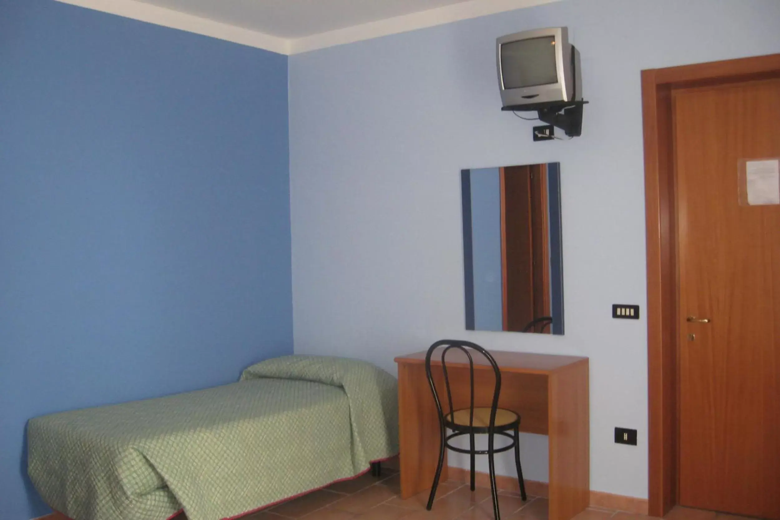 Bed, TV/Entertainment Center in Villa Ruberto