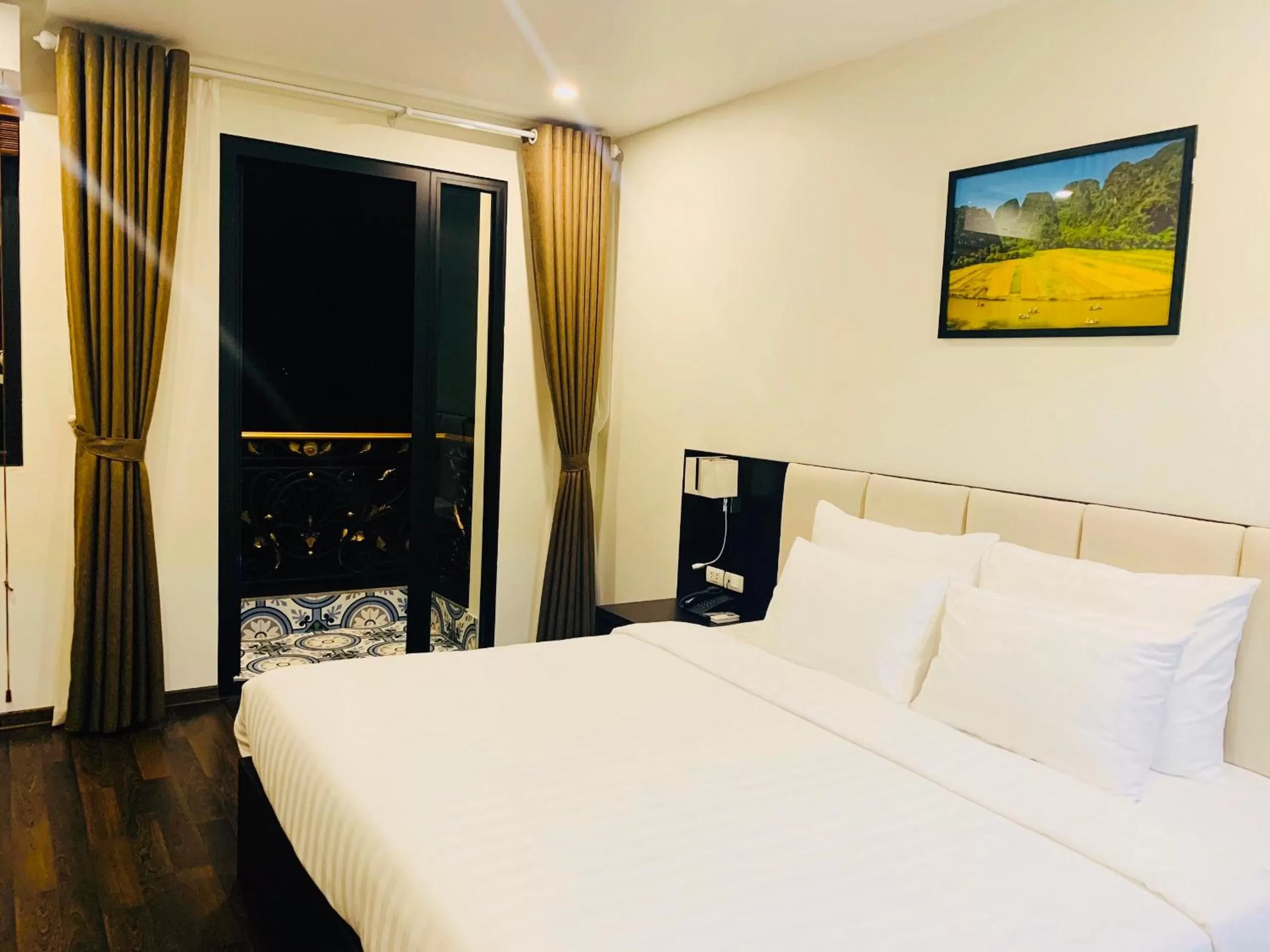 Bed in Paragon Noi bai Hotel & Pool
