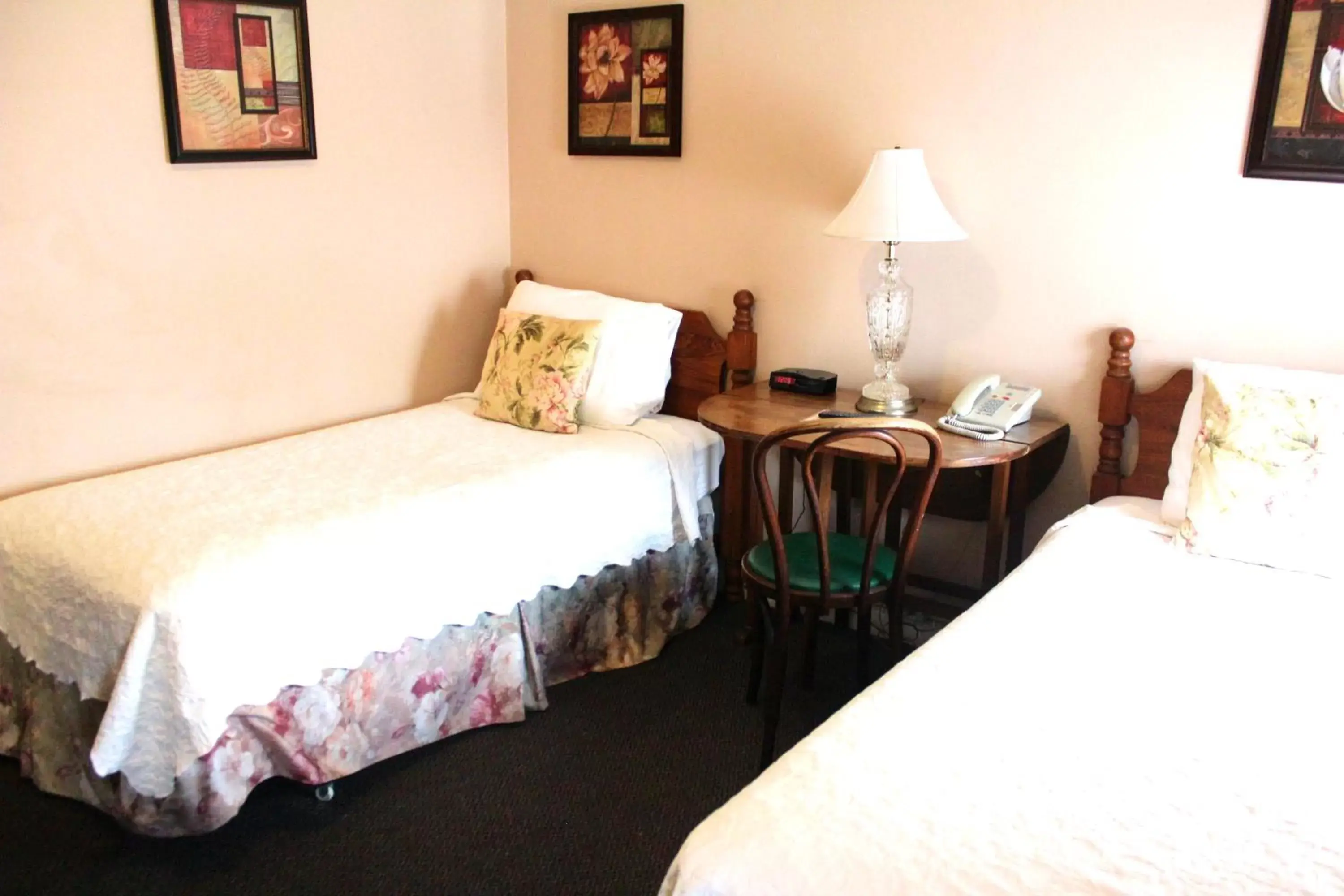 Photo of the whole room, Bed in The Inn On Third