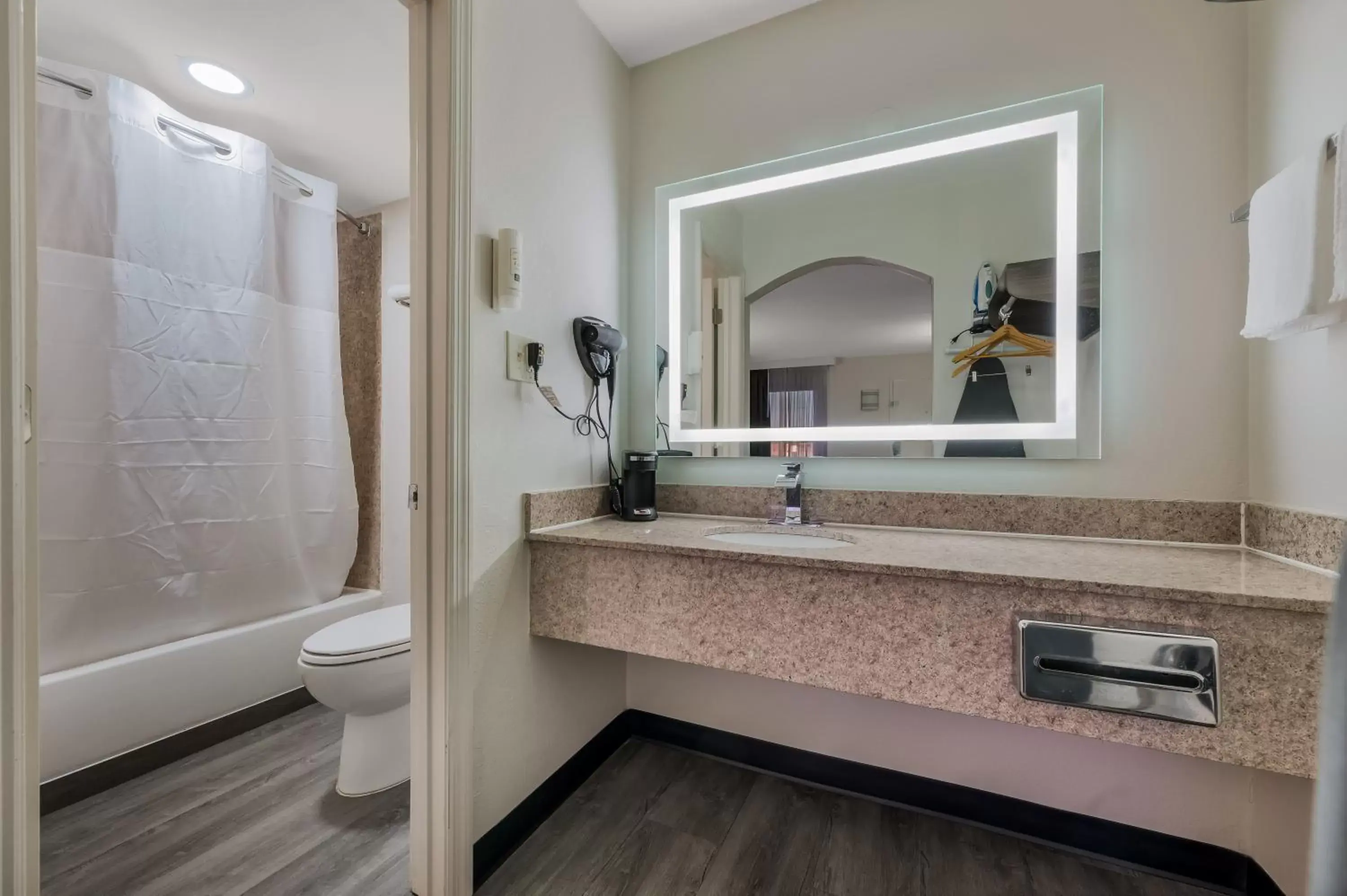 Shower, Bathroom in Quality Inn Gadsden - Attalla