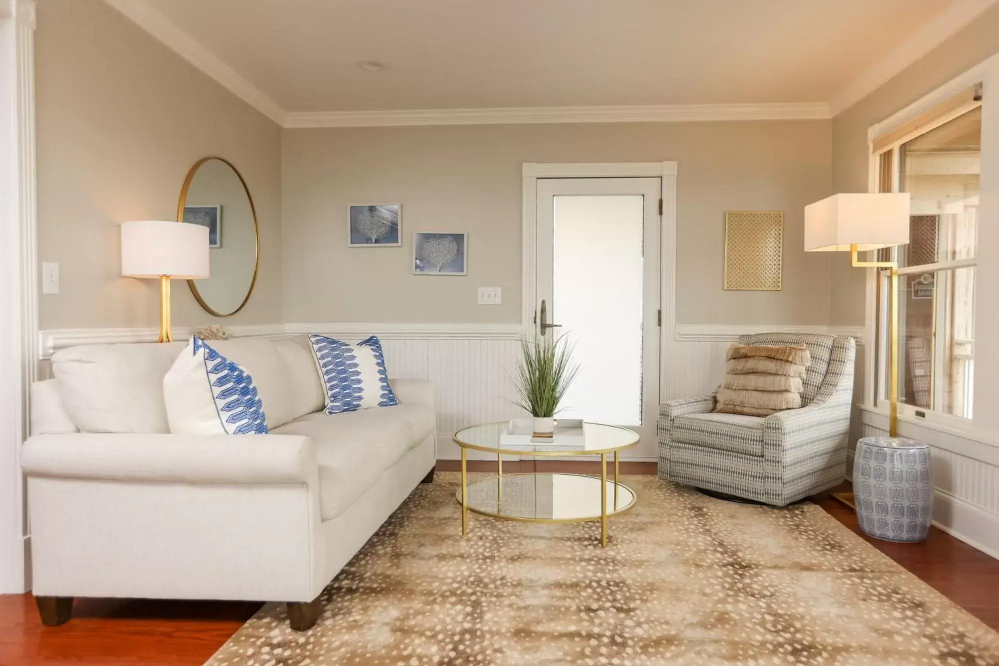 Seating Area in The Burrus House Inn Waterfront Suites