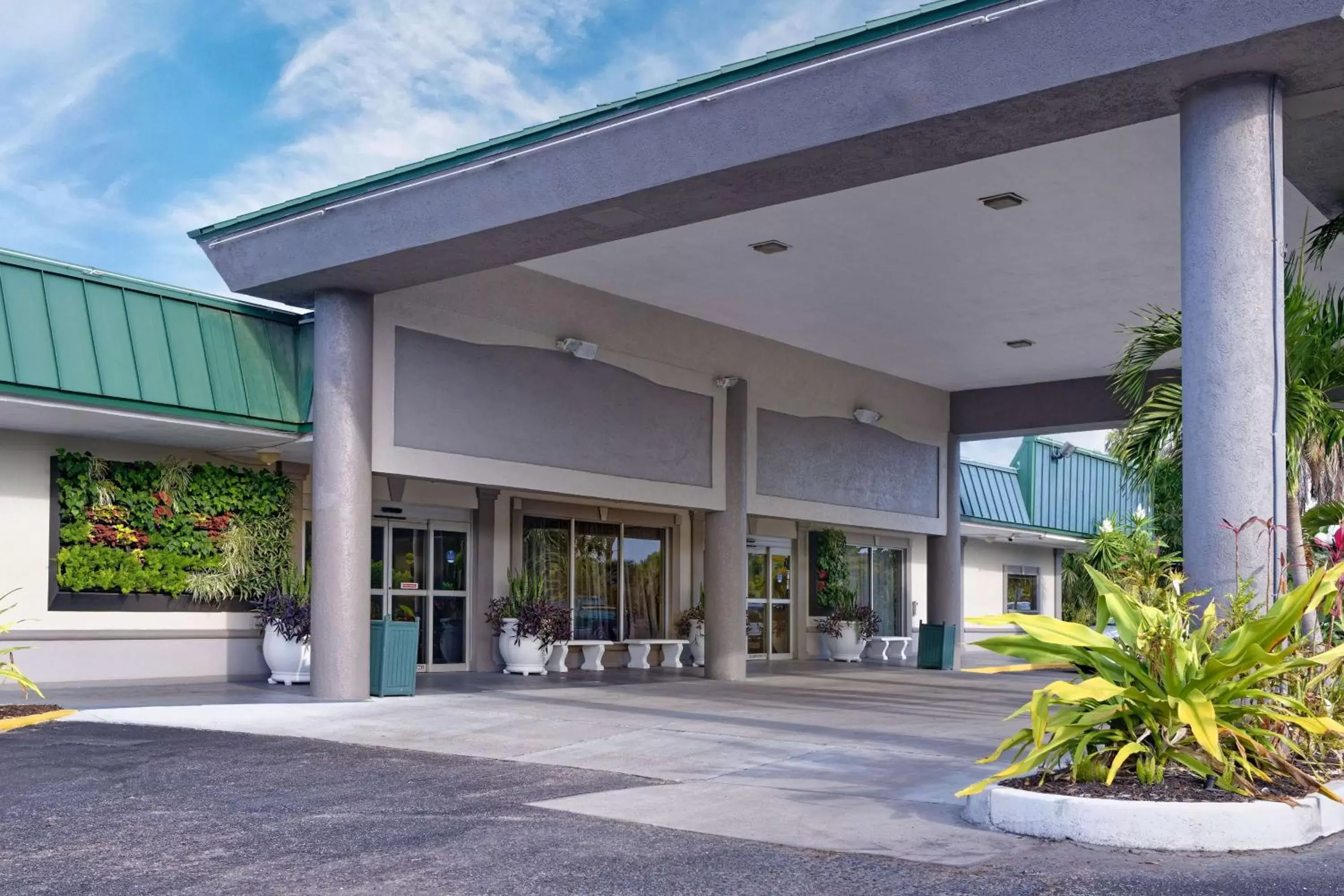 Property building in Ramada by Wyndham Sarasota Waterfront