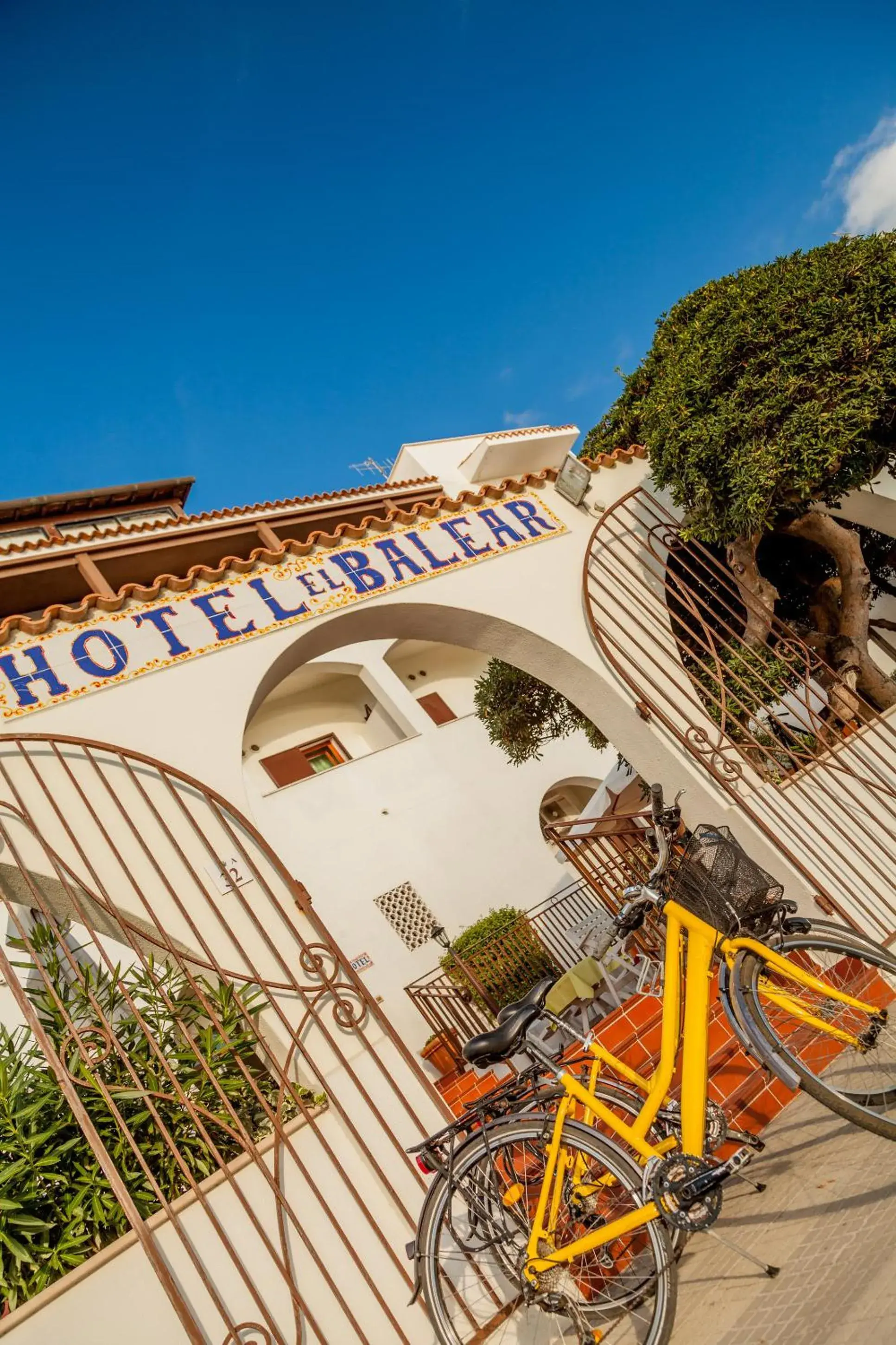 Facade/entrance, Property Building in Hotel El Balear