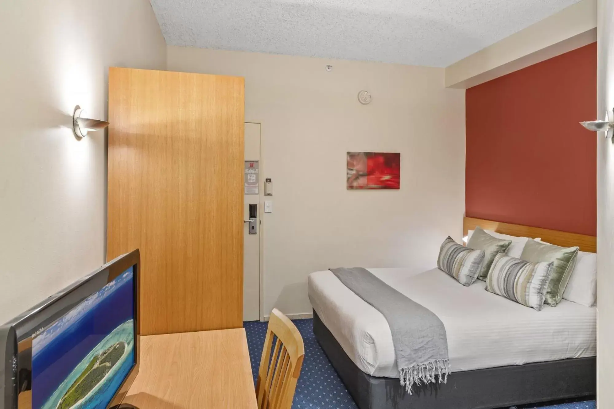 Bed in YEHS Hotel Melbourne CBD