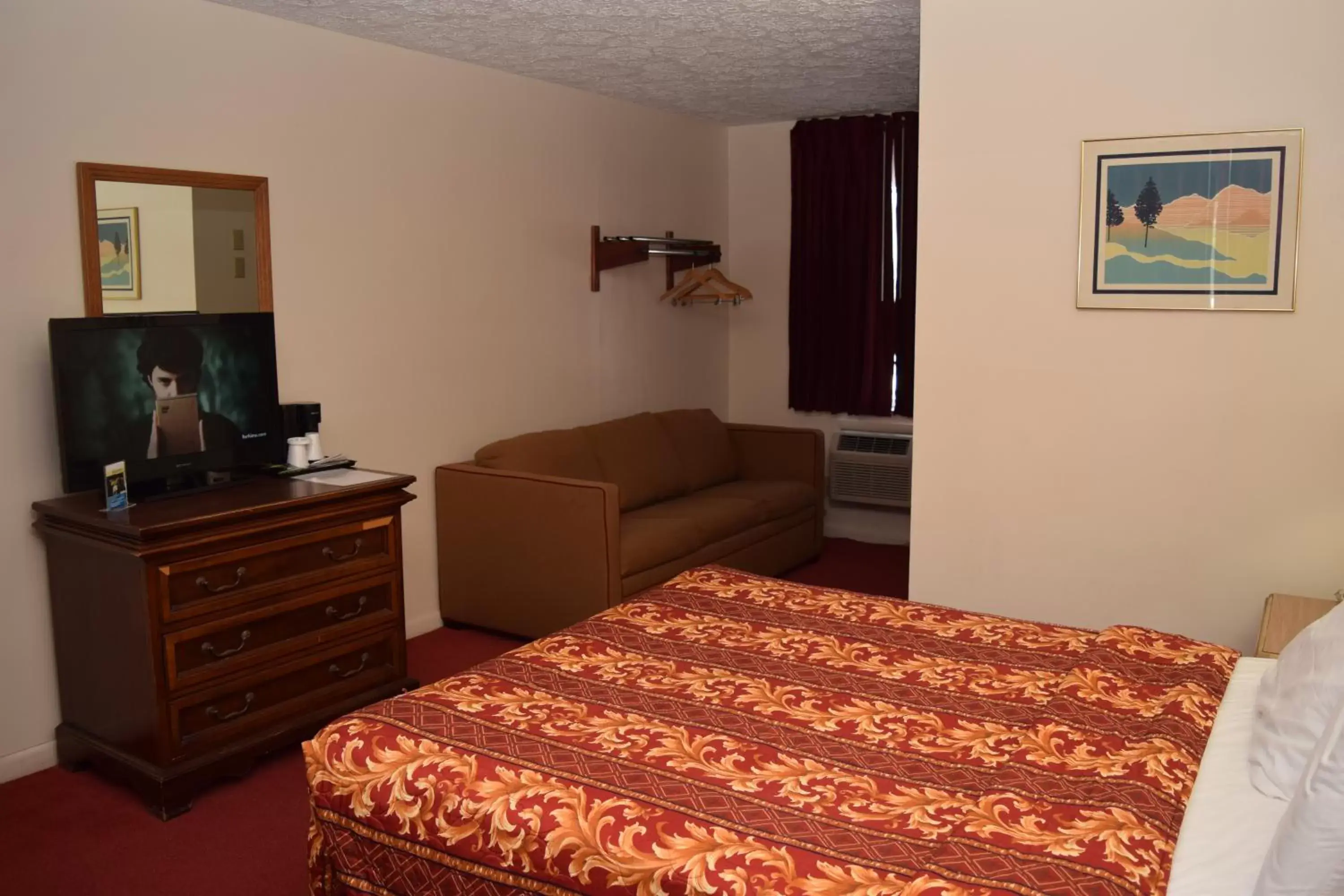 Bed in Knights Inn Oswego East Bed in Knights Inn Oswego East