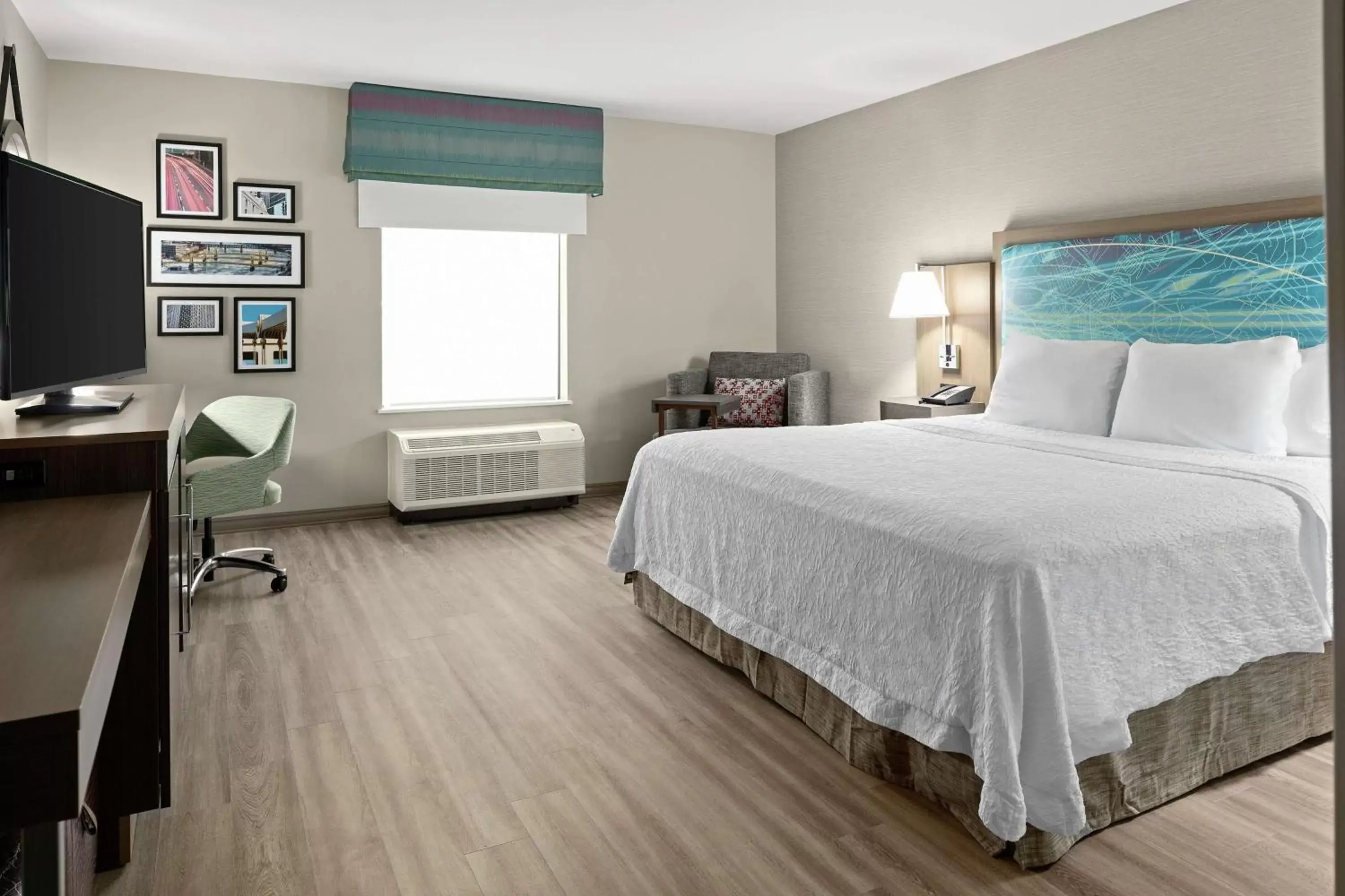 Bedroom, Bed in Hampton Inn & Suites Cranberry Township/Mars Bedroom, Bed in Hampton Inn & Suites Cranberry Township/Mars