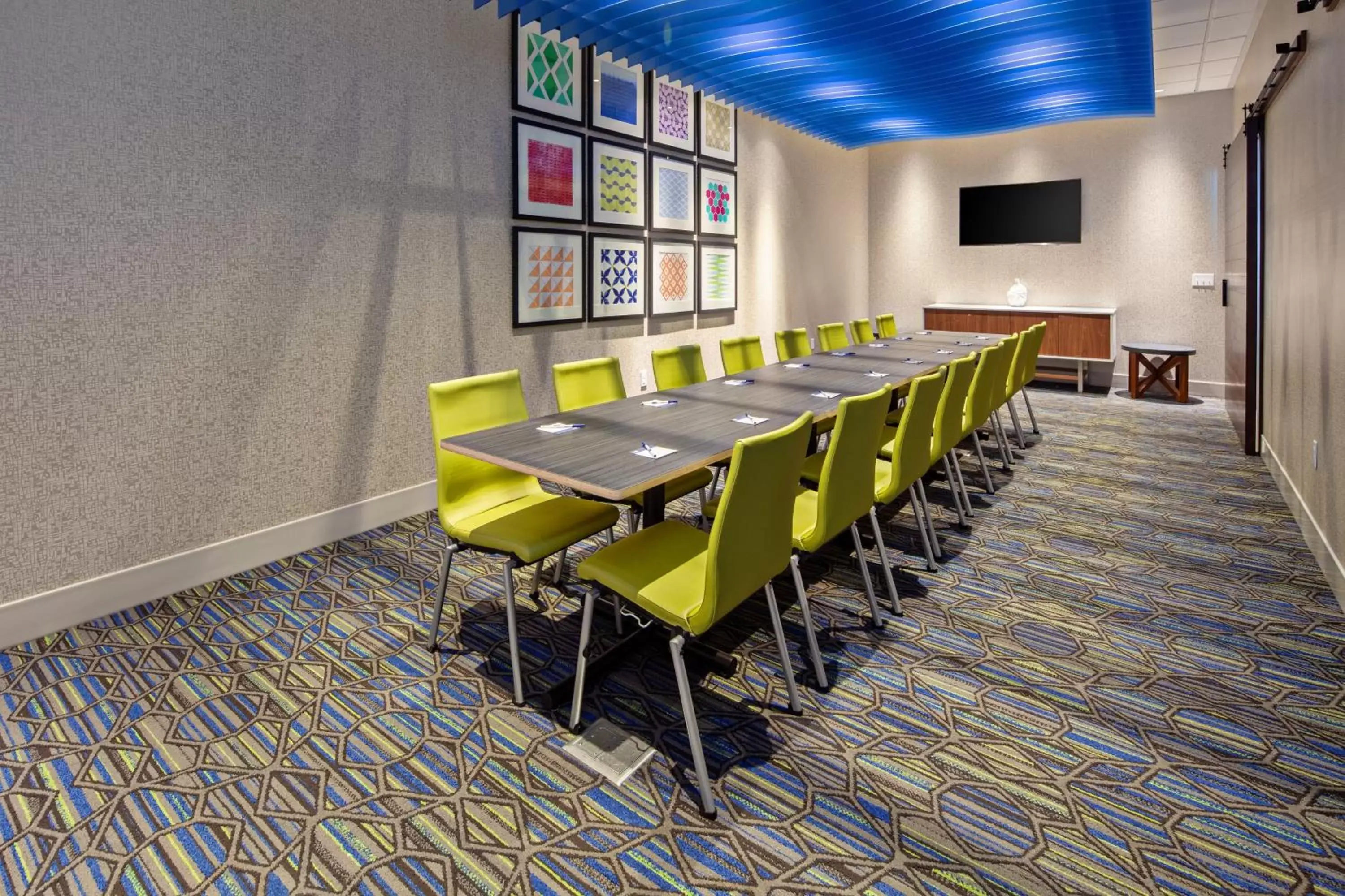 Meeting/conference room in Holiday Inn Express Hotel & Suites Ventura Harbor, an IHG Hotel