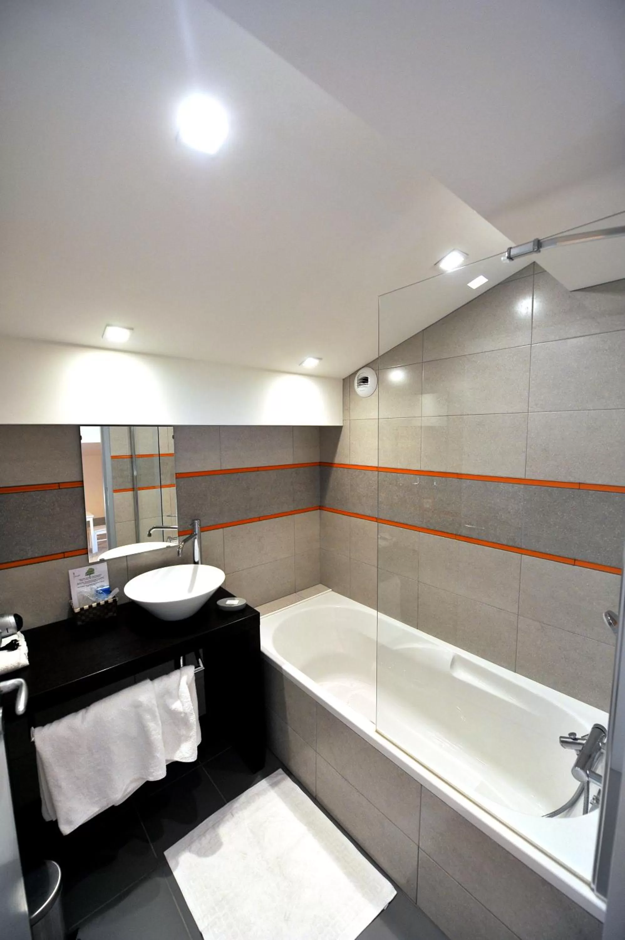 Bathroom in Logis- Hôtel Spa Restaurant l'Epicurial