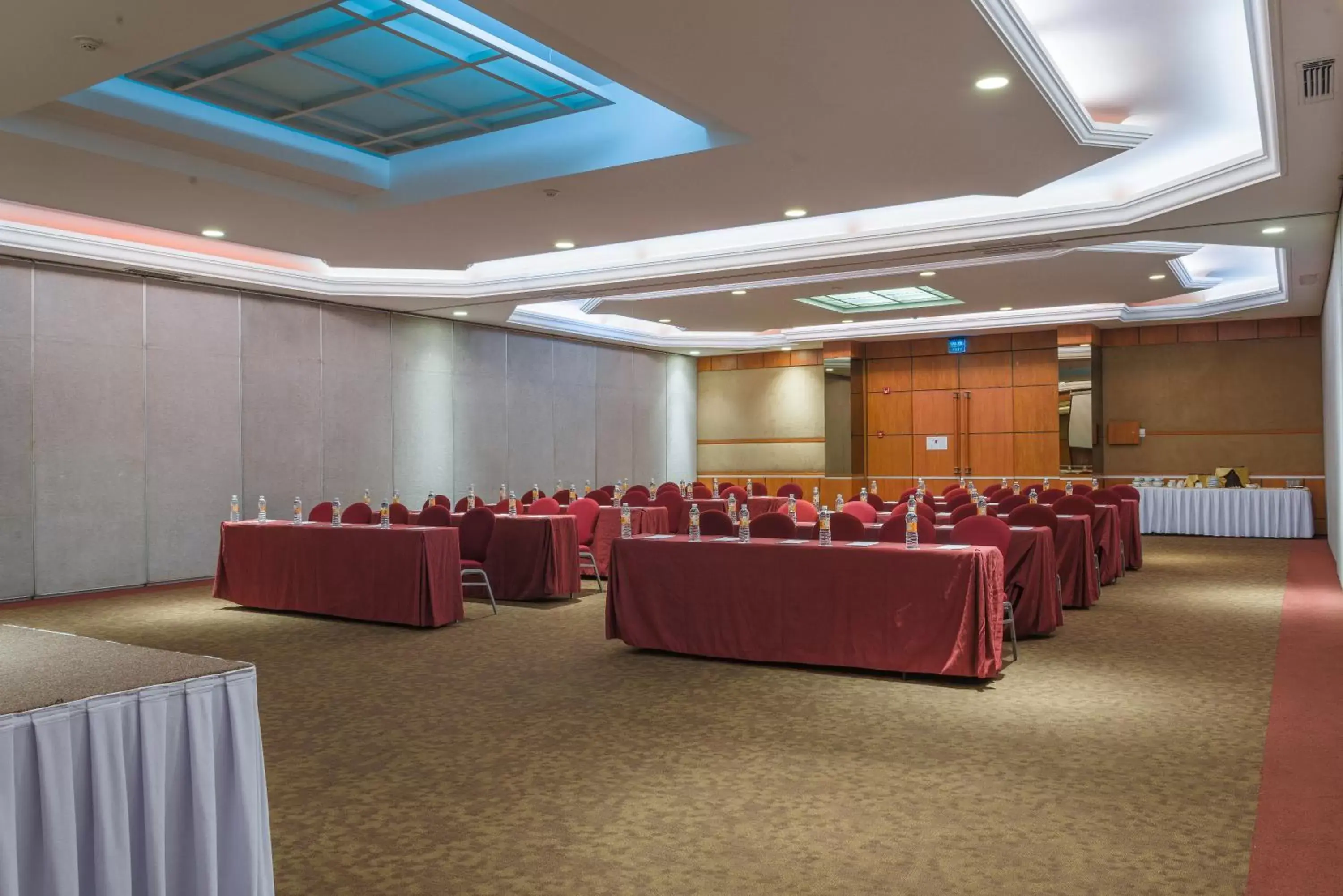 Meeting/conference room in Holiday Inn Guadalajara Expo Plaza del Sol, an IHG Hotel