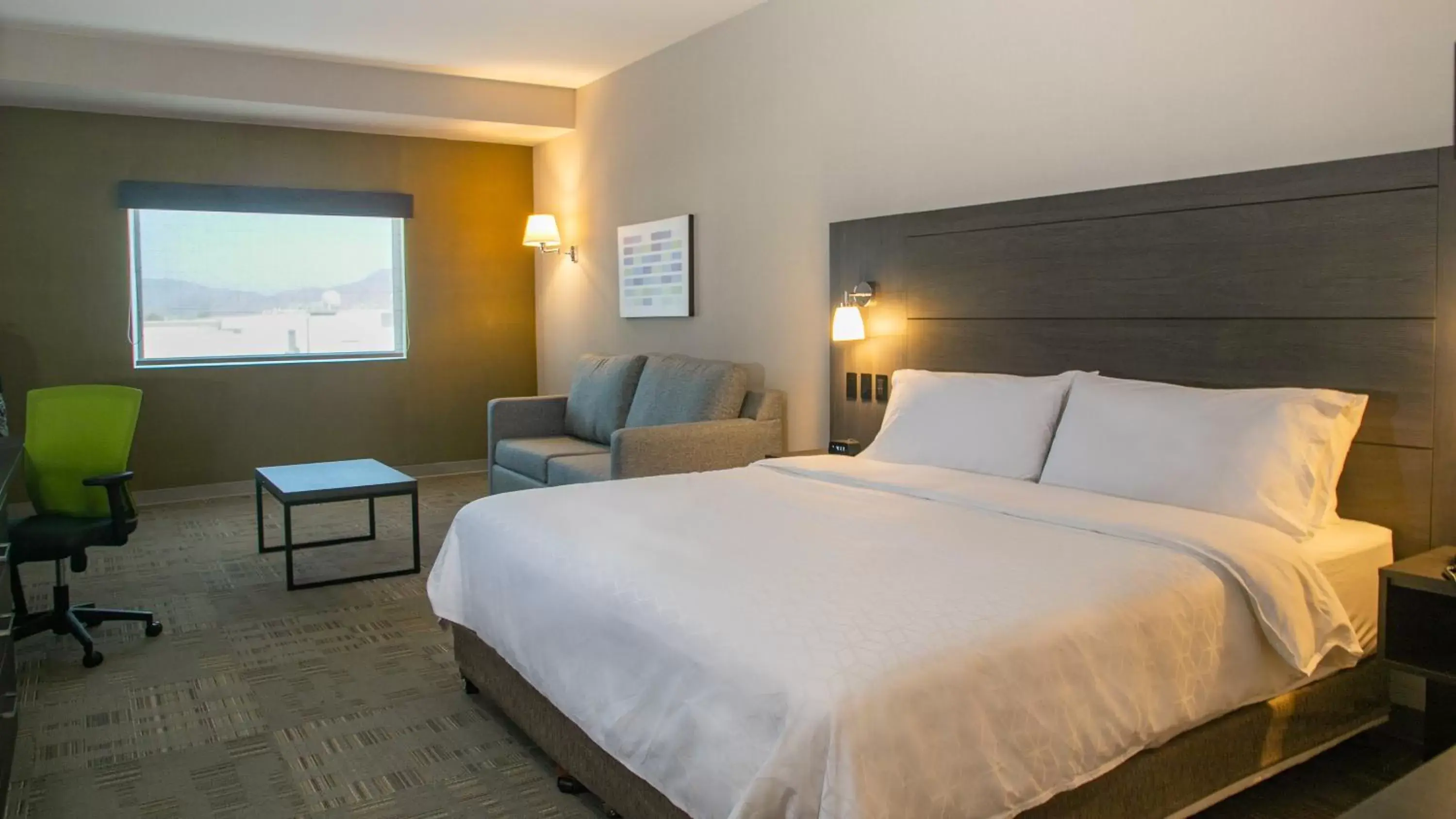 Photo of the whole room, Bed in Holiday Inn Express & Suites - Tijuana Otay, an IHG Hotel