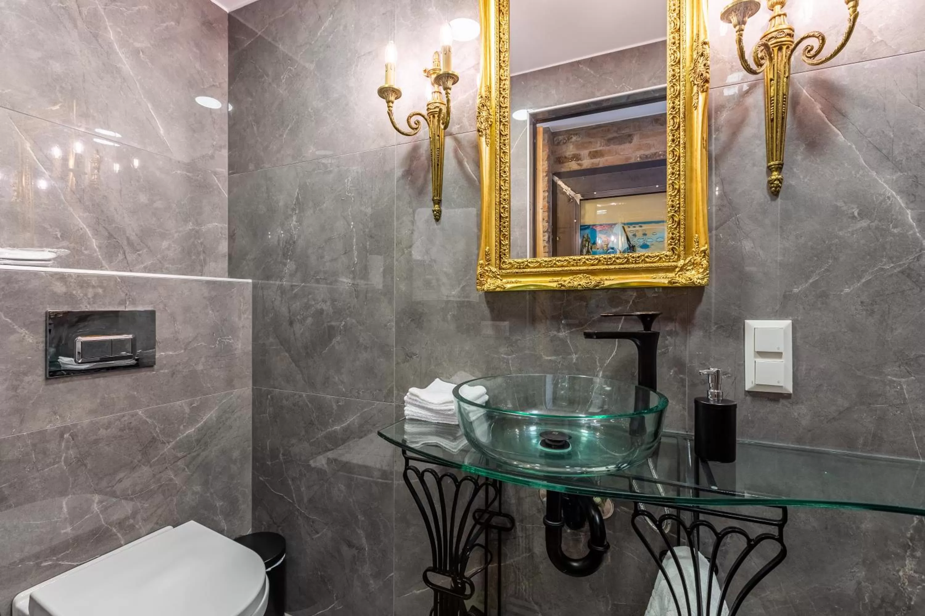 Bathroom in Villa Pera Suite Hotel