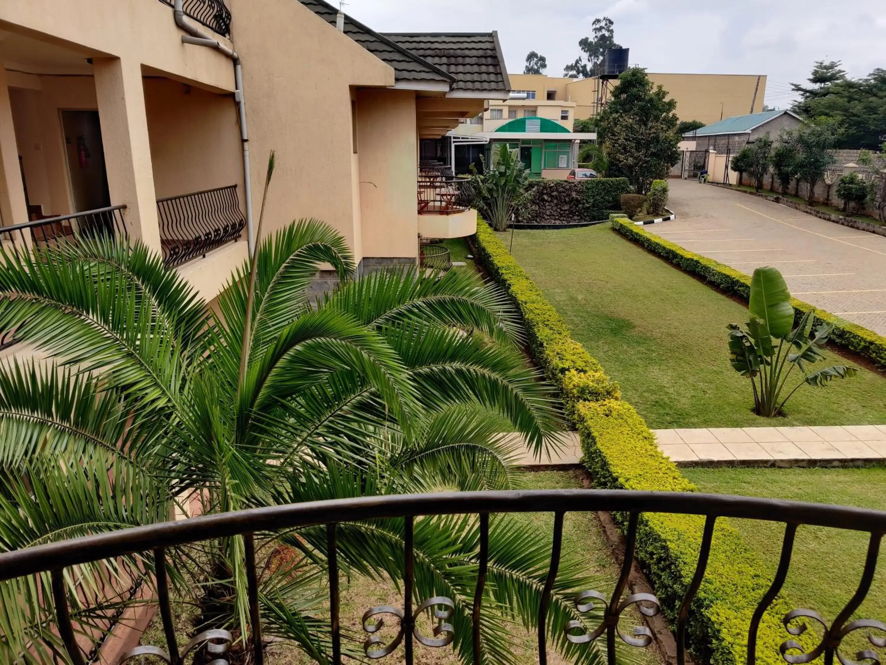 Balcony/Terrace in Longview Suites Hotel