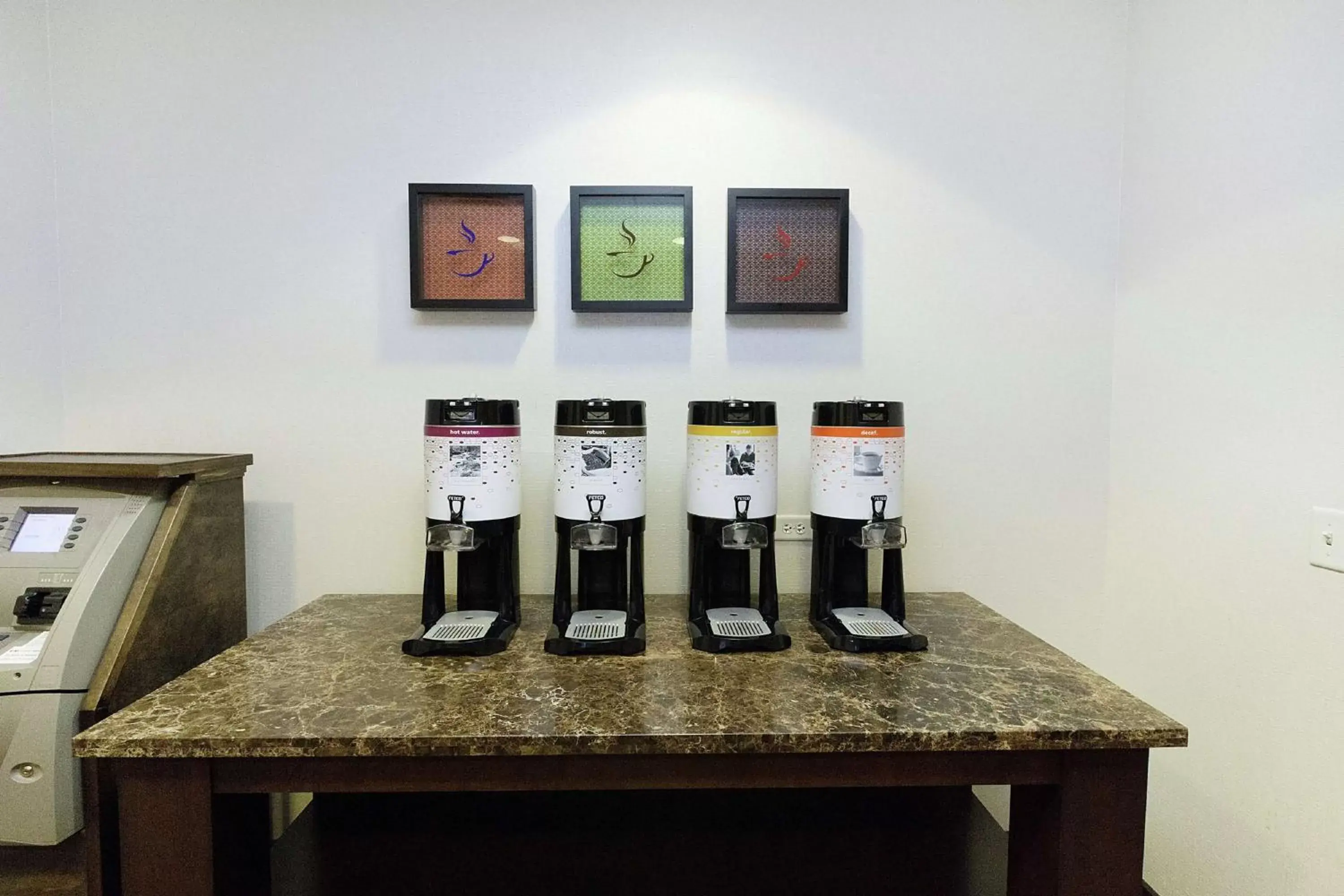 Dining area in Hampton Inn Bridgeville