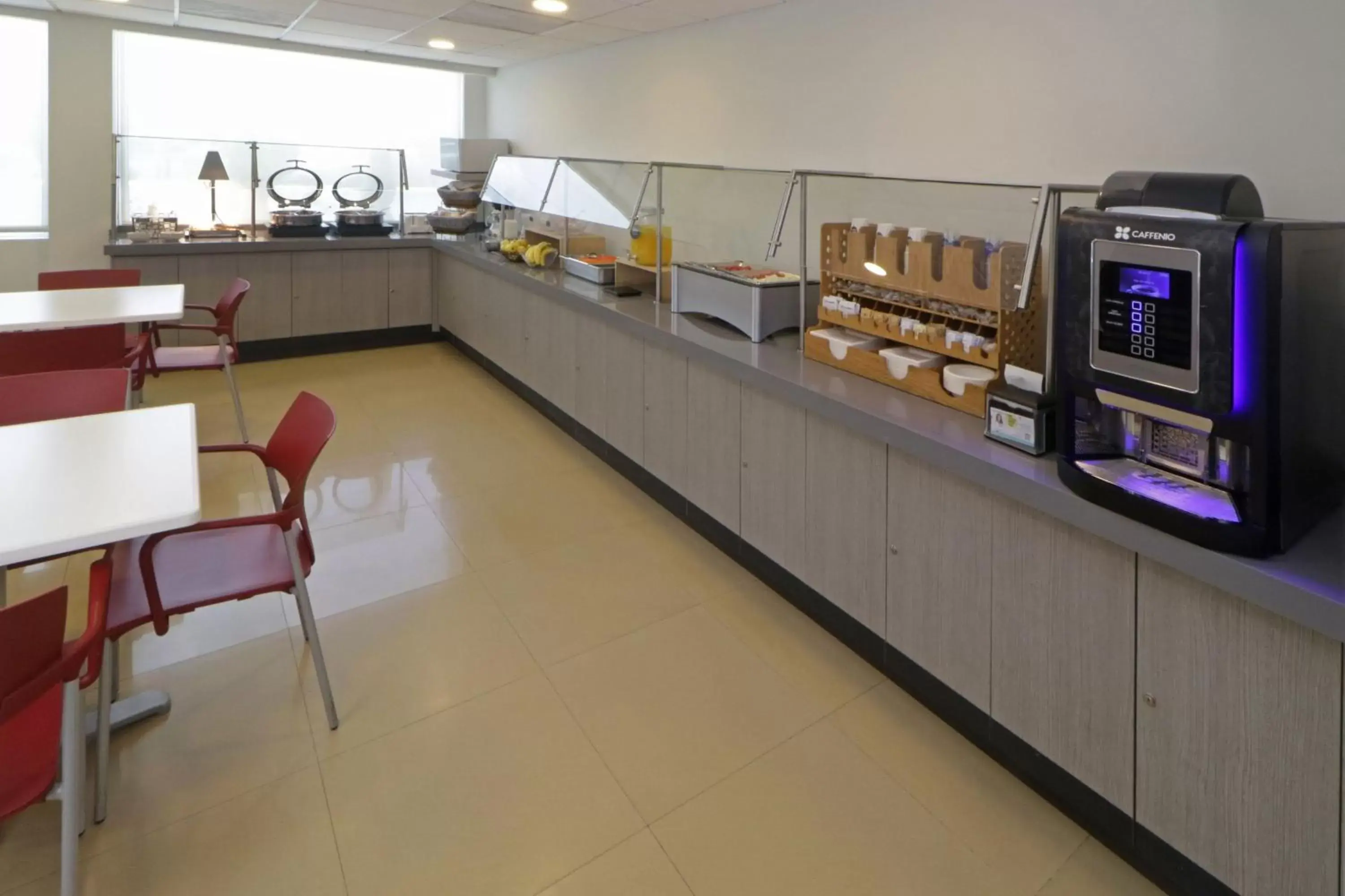 Breakfast, Kitchen/Kitchenette in City Express Junior by Marriott Toluca Aeropuerto