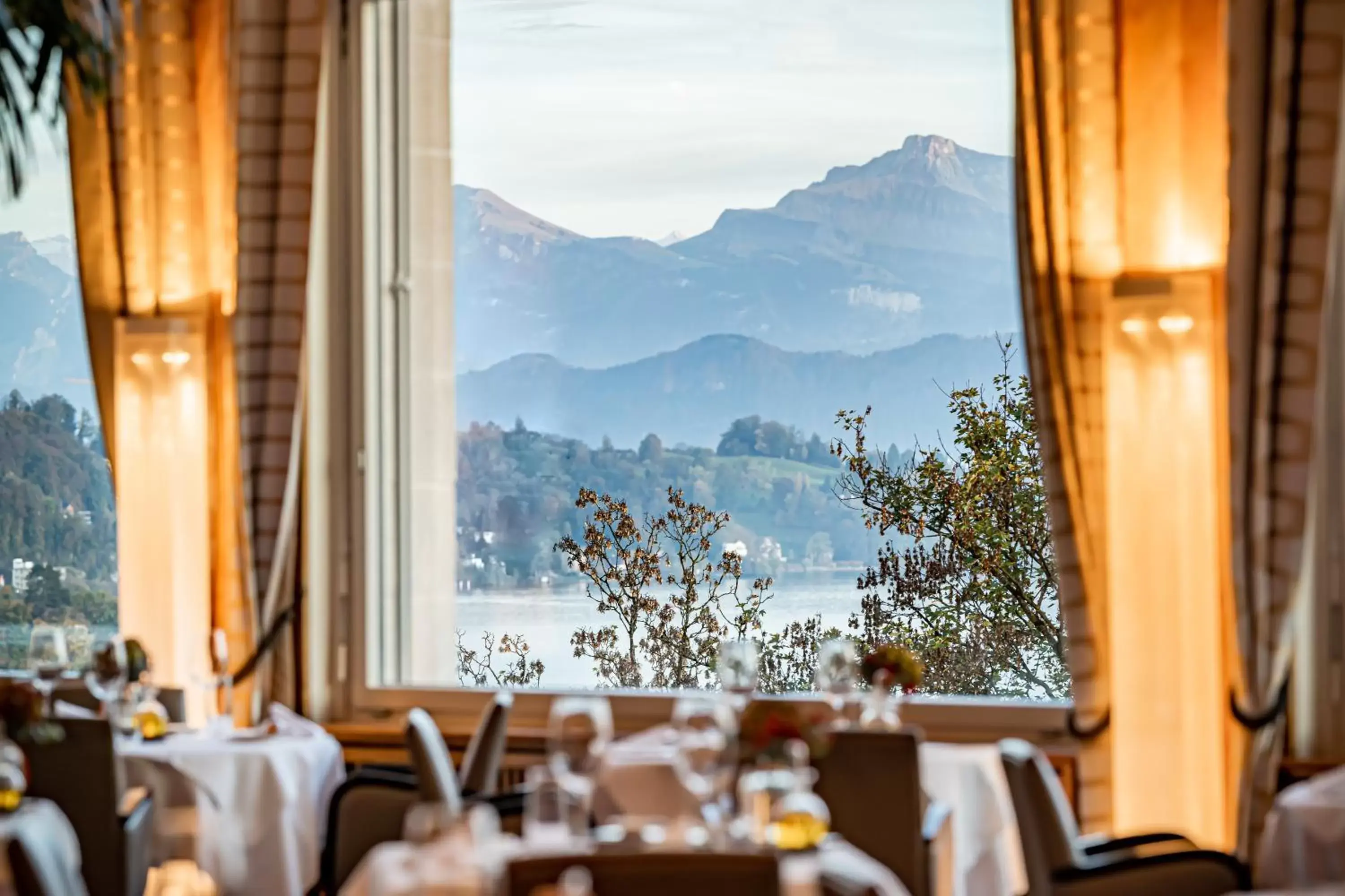 Restaurant/Places to Eat in Art Deco Hotel Montana Luzern