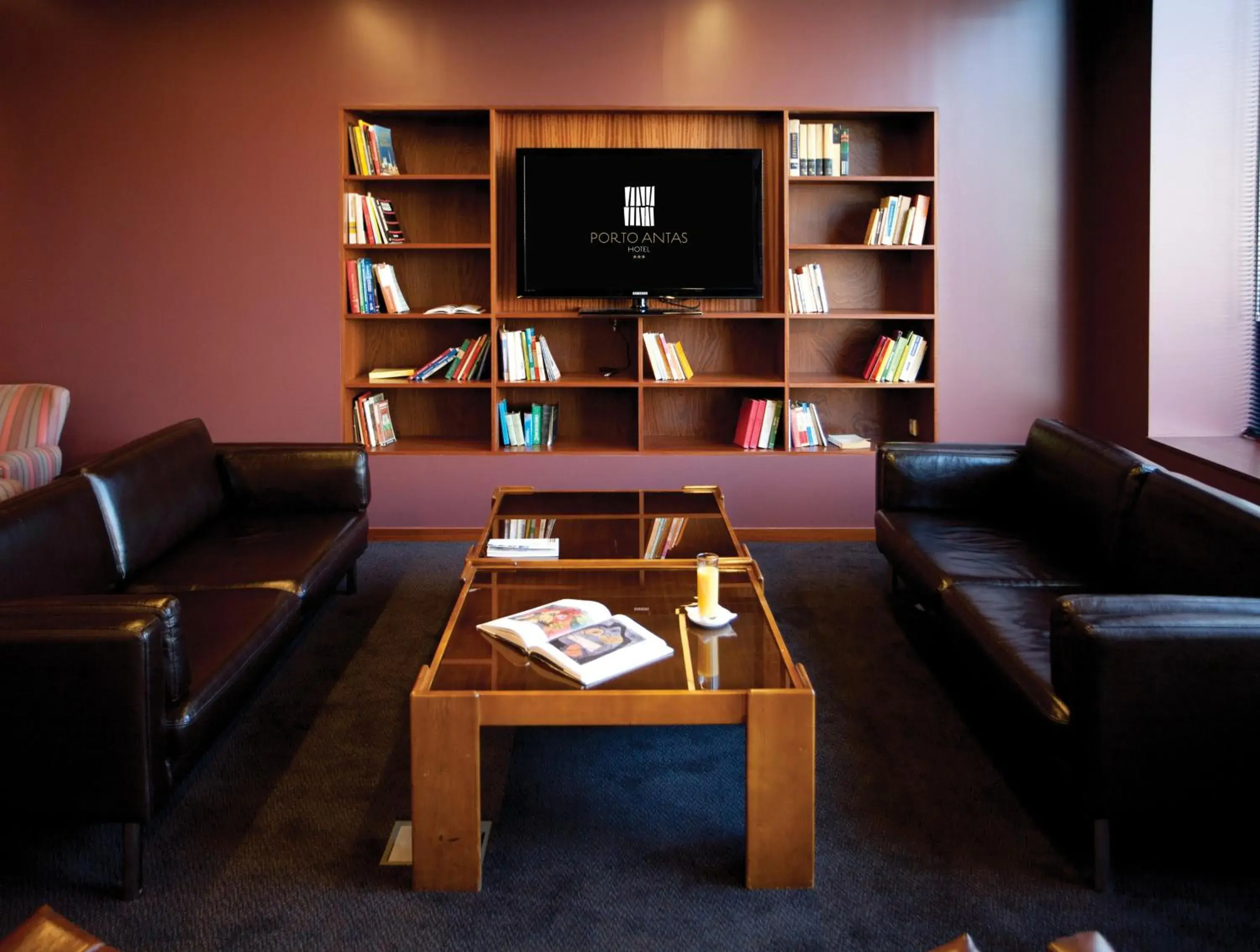 Lounge or bar, Seating Area in Porto Antas Hotel