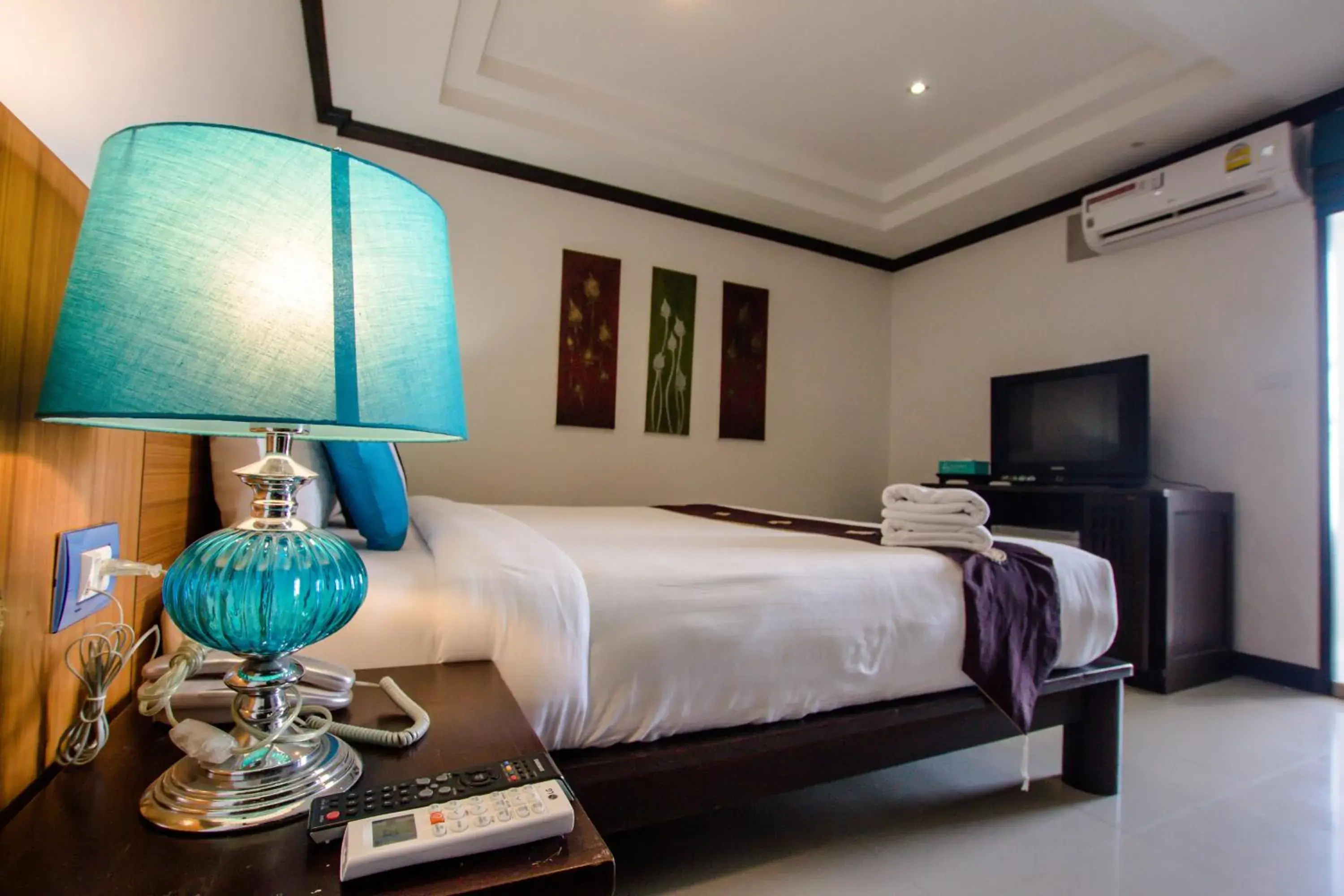 Bedroom, Bed in Queen Boutique Hotel