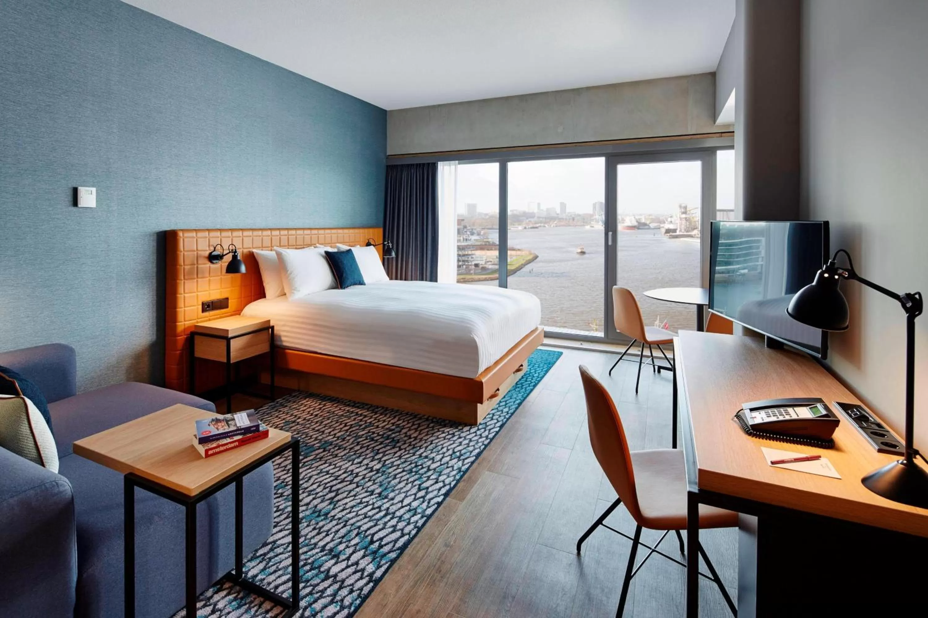 Photo of the whole room, Bed in Residence Inn by Marriott Amsterdam Houthavens