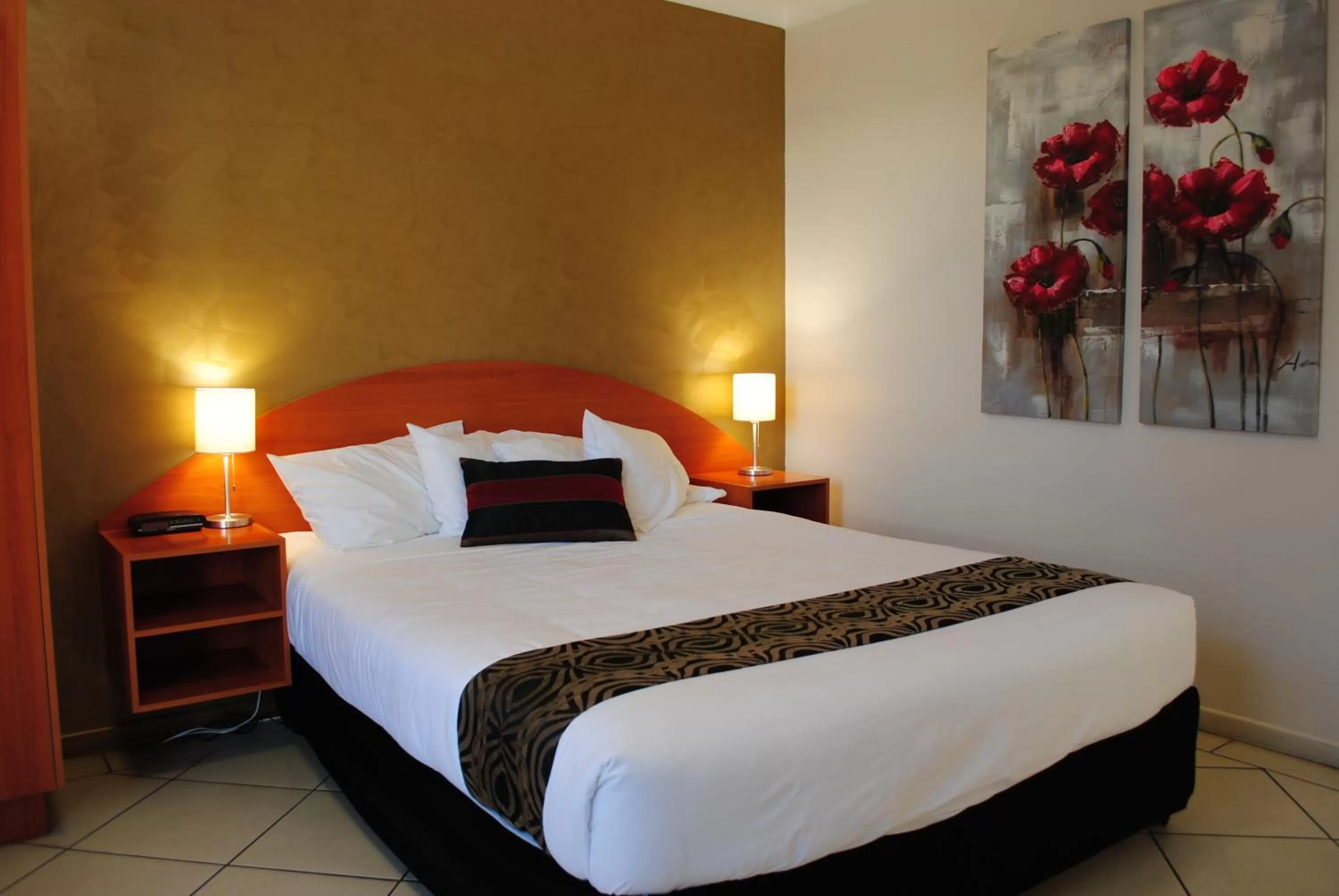 Bed in David Motor Inn