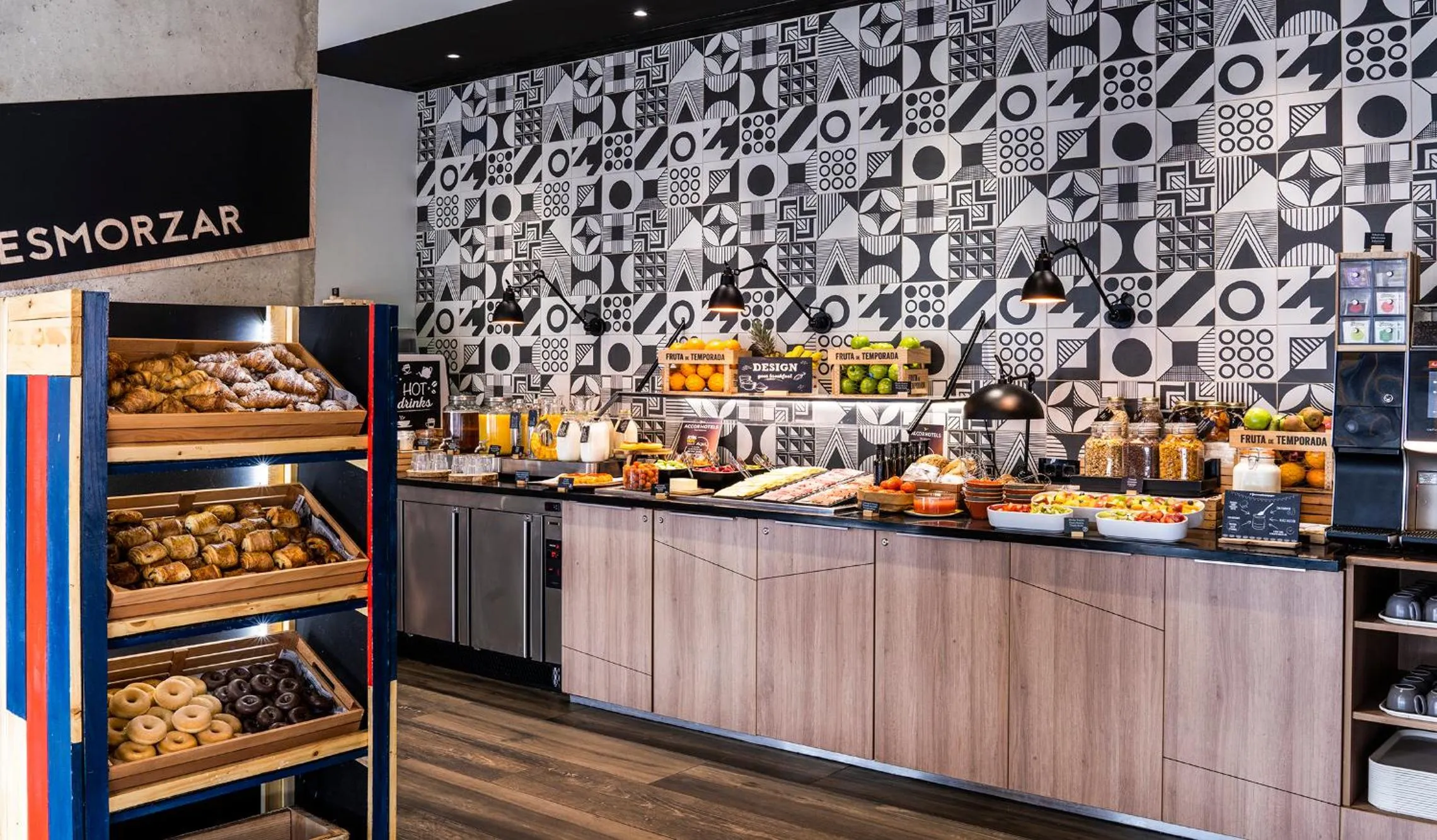 Coffee/tea facilities in ibis Styles Barcelona City Bogatell
