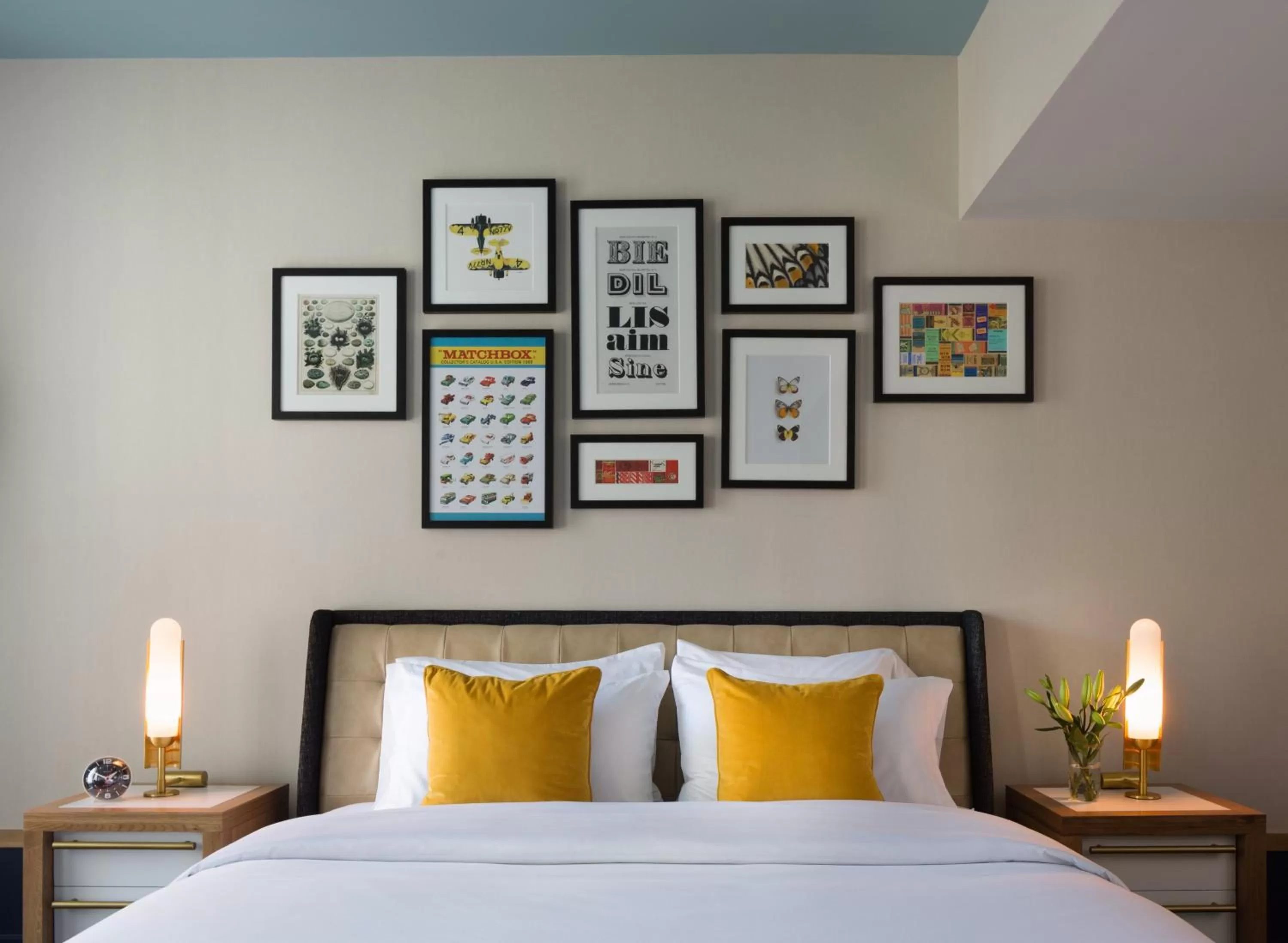 Photo of the whole room, Bed in Kimpton Schofield Hotel by IHG