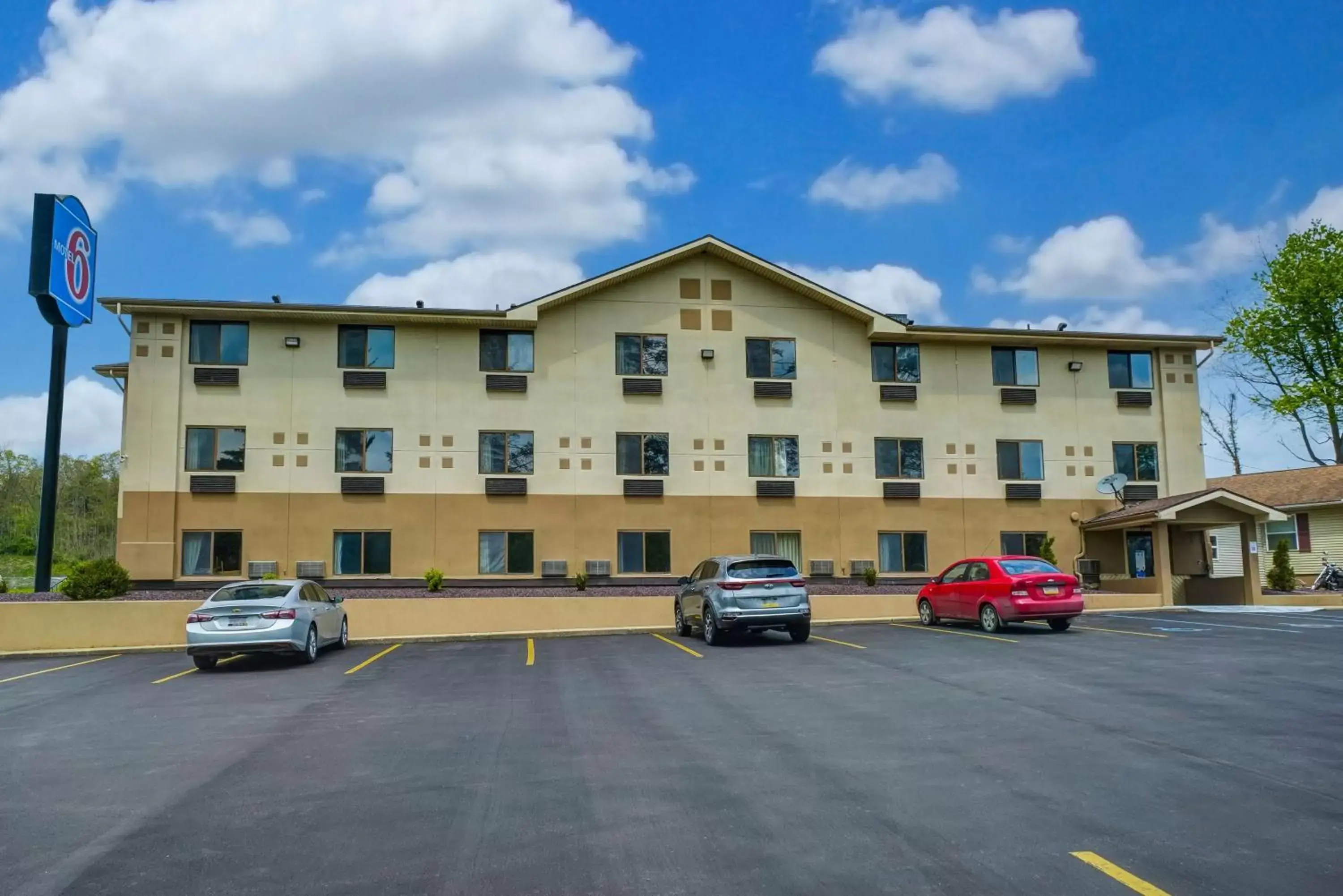 Property Building in Motel 6-Montoursville, PA