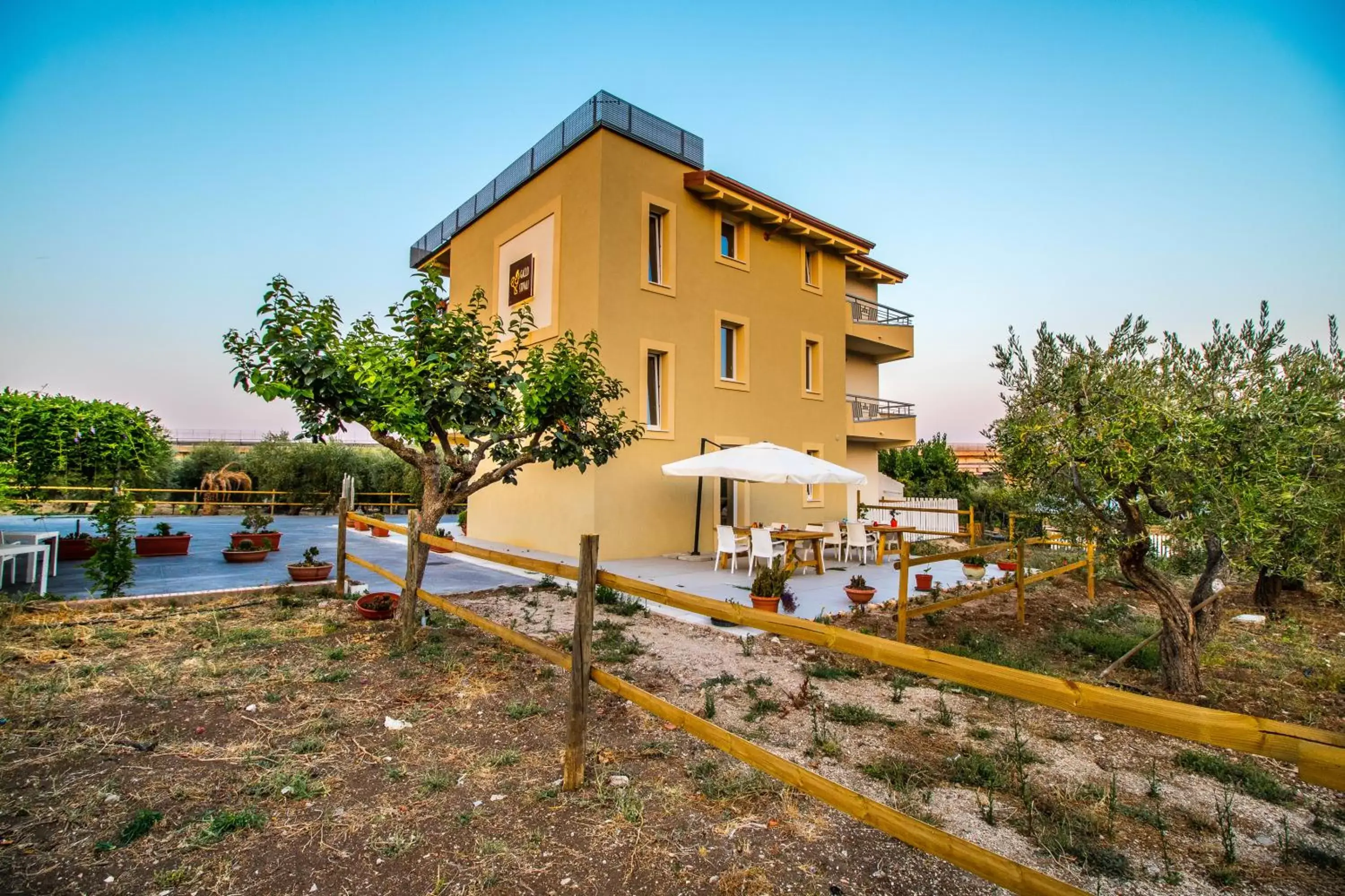 Property Building in Il Gallo Con Gli Stivali