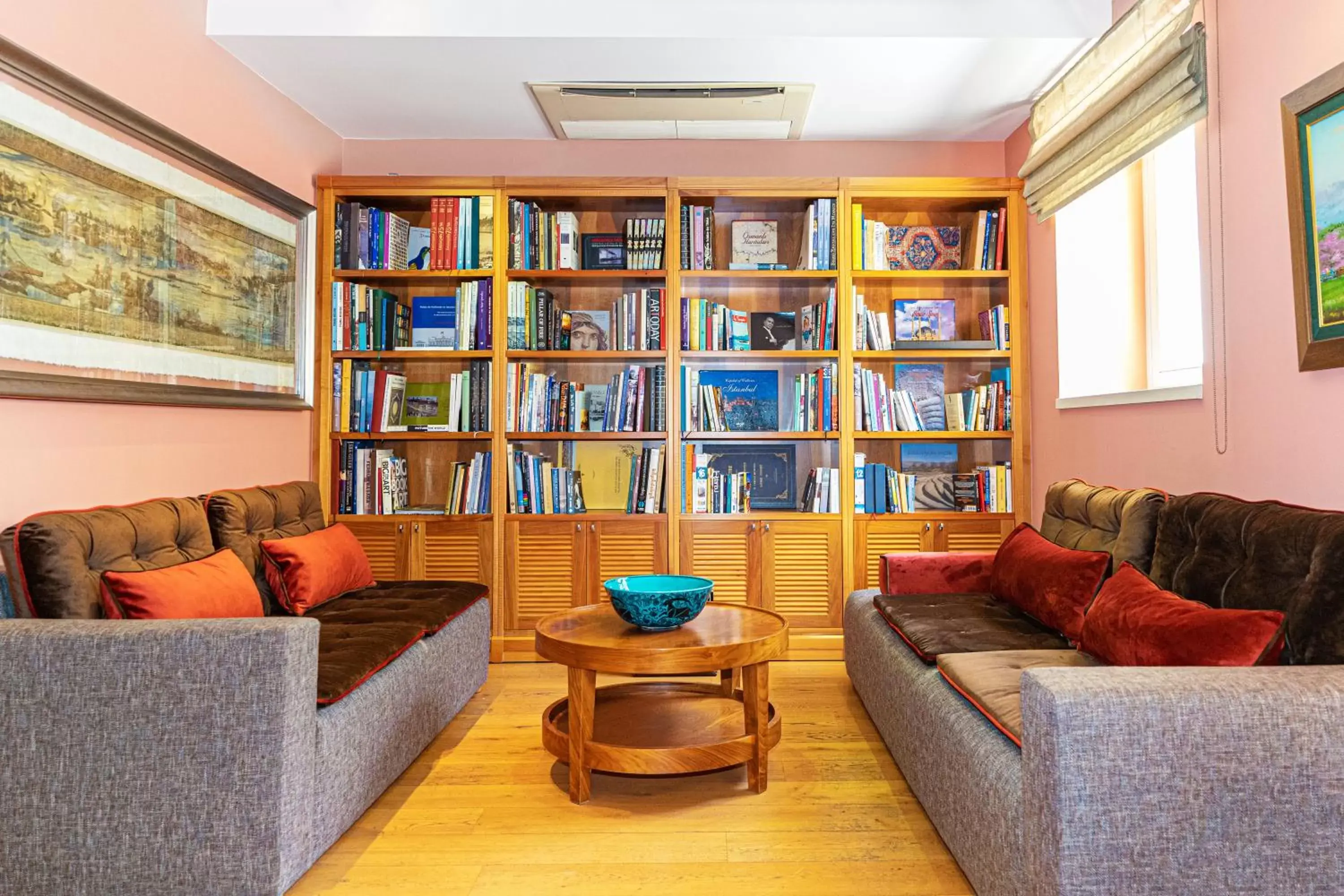 Library in Tomtom Suites