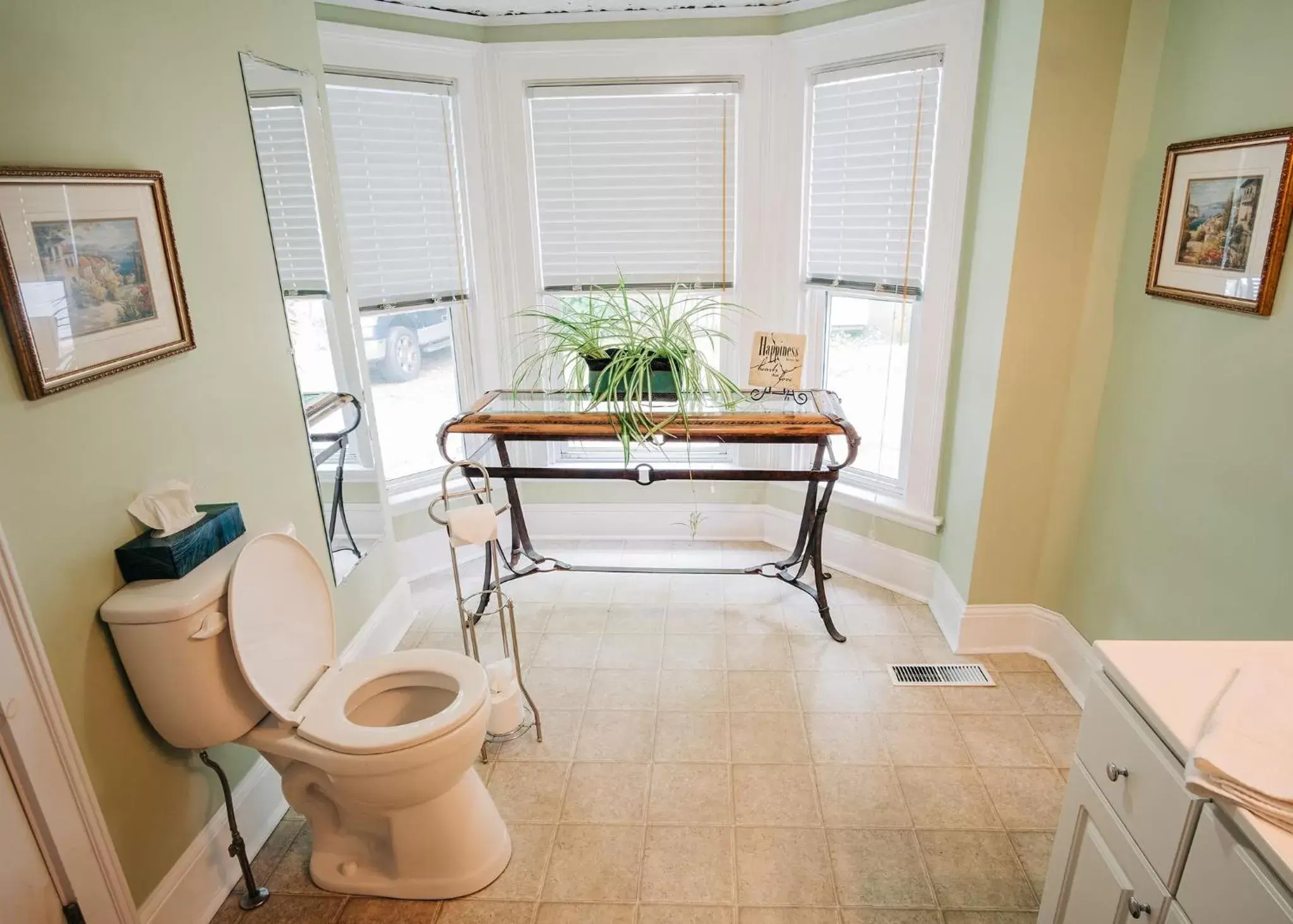 Bathroom in Farmhouse Inn B&B