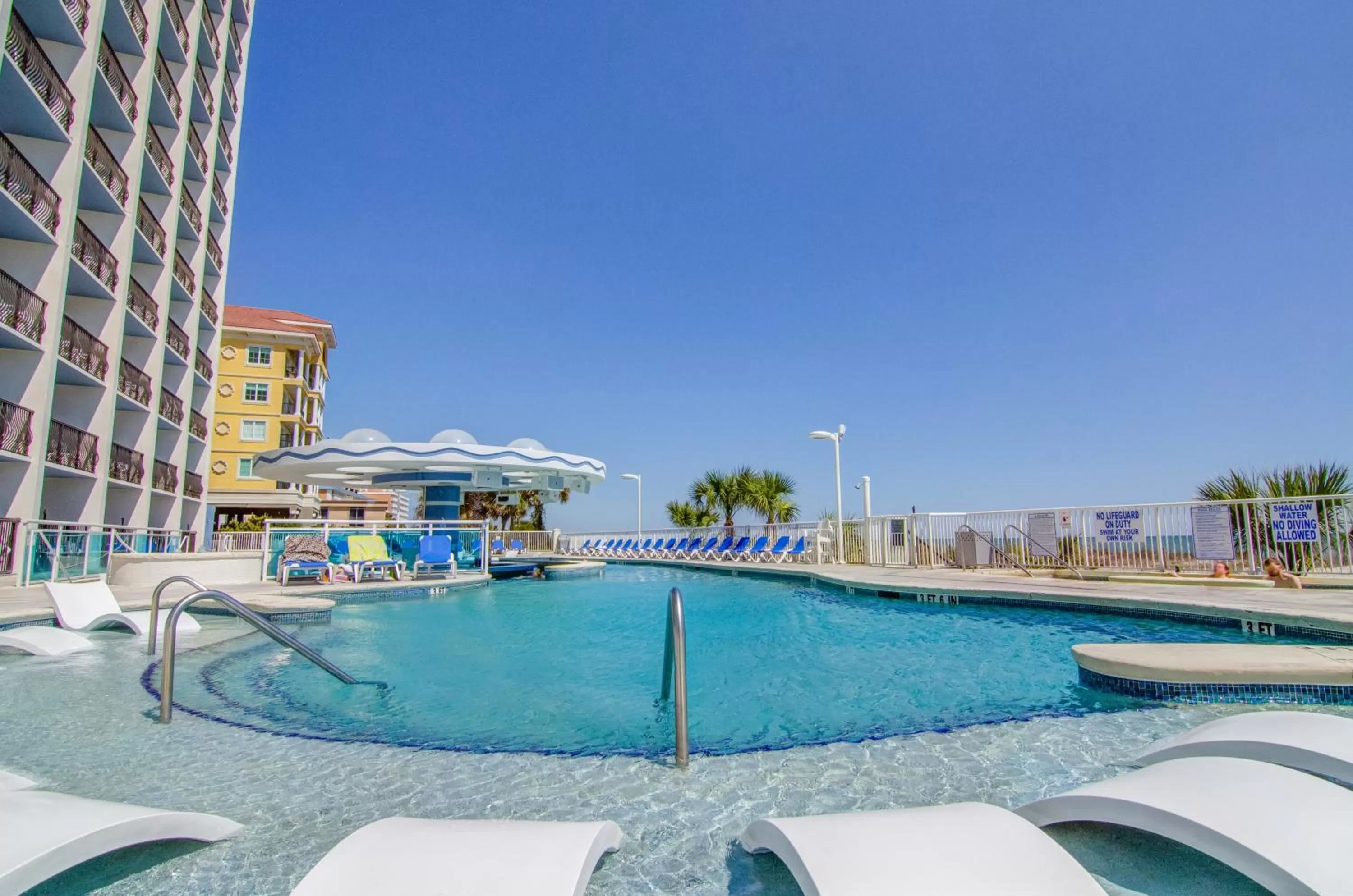 Swimming pool in Hotel Blue