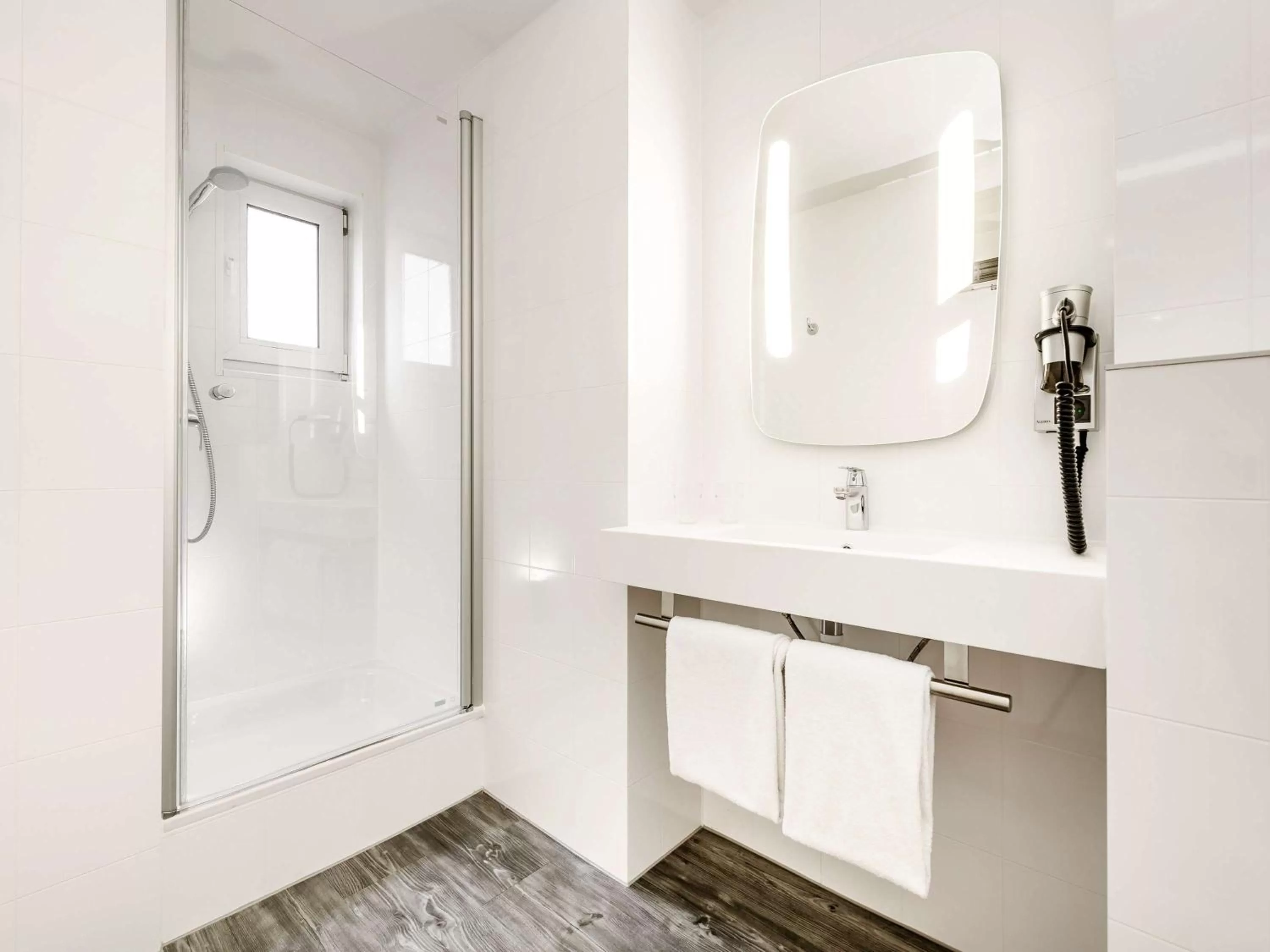 Shower in ibis Frankfurt Centrum