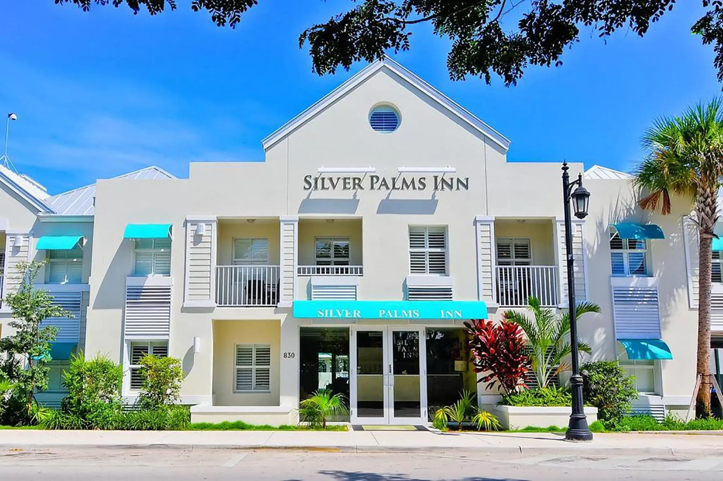 Property Building in Silver Palms Inn