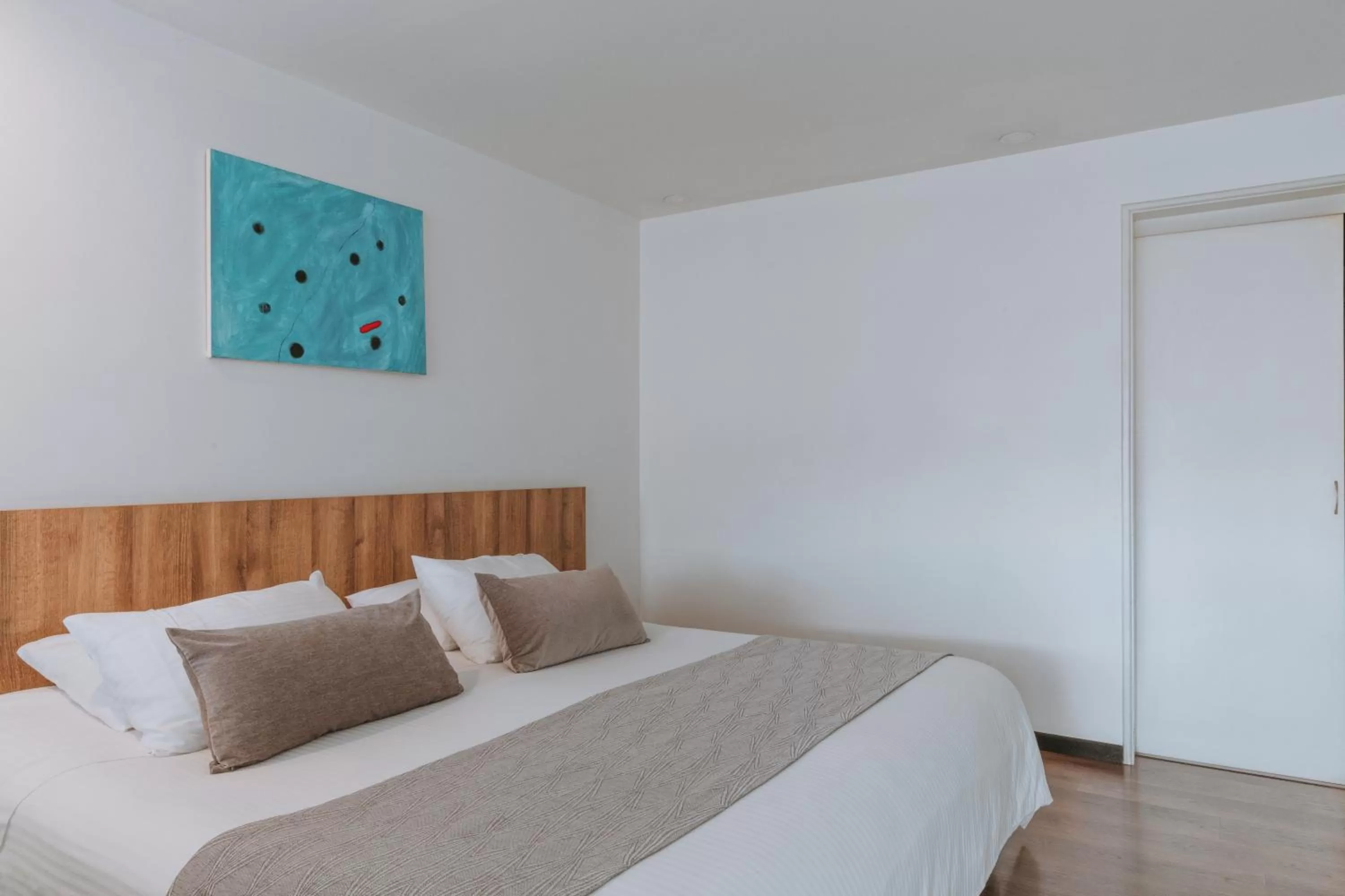 Bedroom, Bed in Travelers Orange Suites