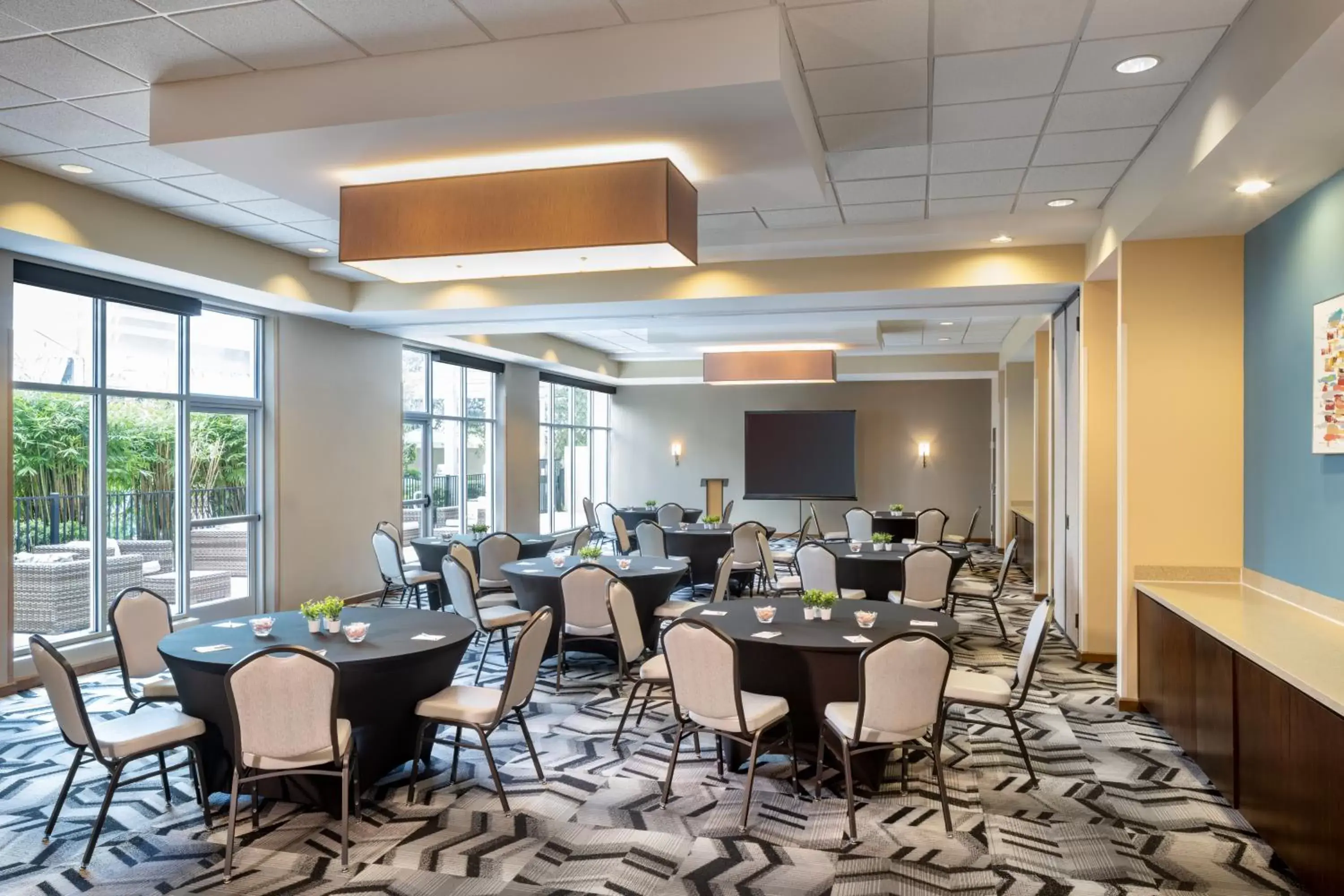 Banquet/Function facilities in SpringHill Suites by Marriott Orlando at FLAMINGO CROSSINGS Town Center-Western Entrance