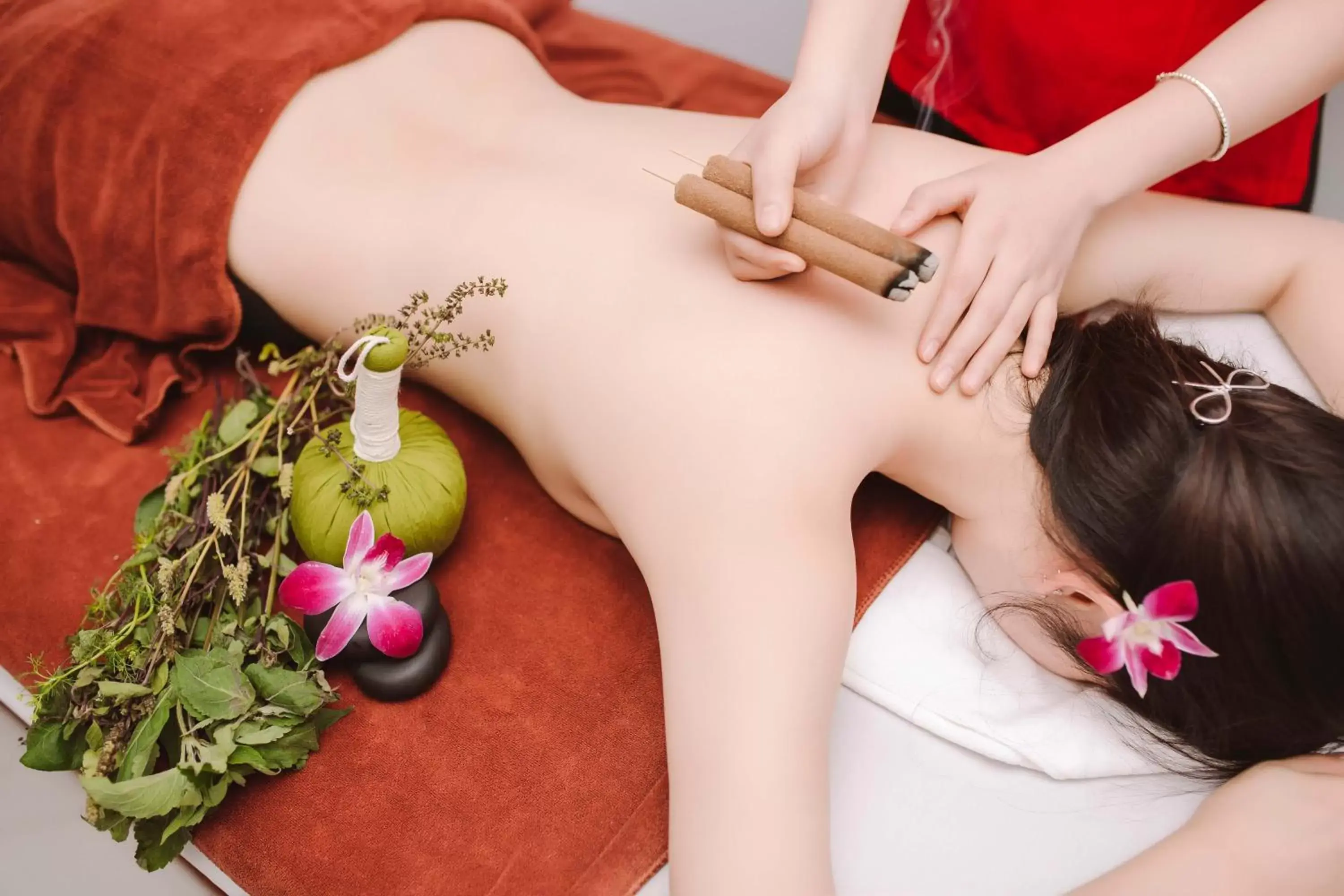 Massage in Reyna Hotel Hanoi & Spa