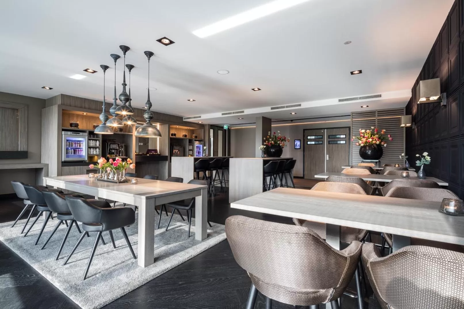 Lounge or bar in Van der Valk Hotel Vianen - Utrecht